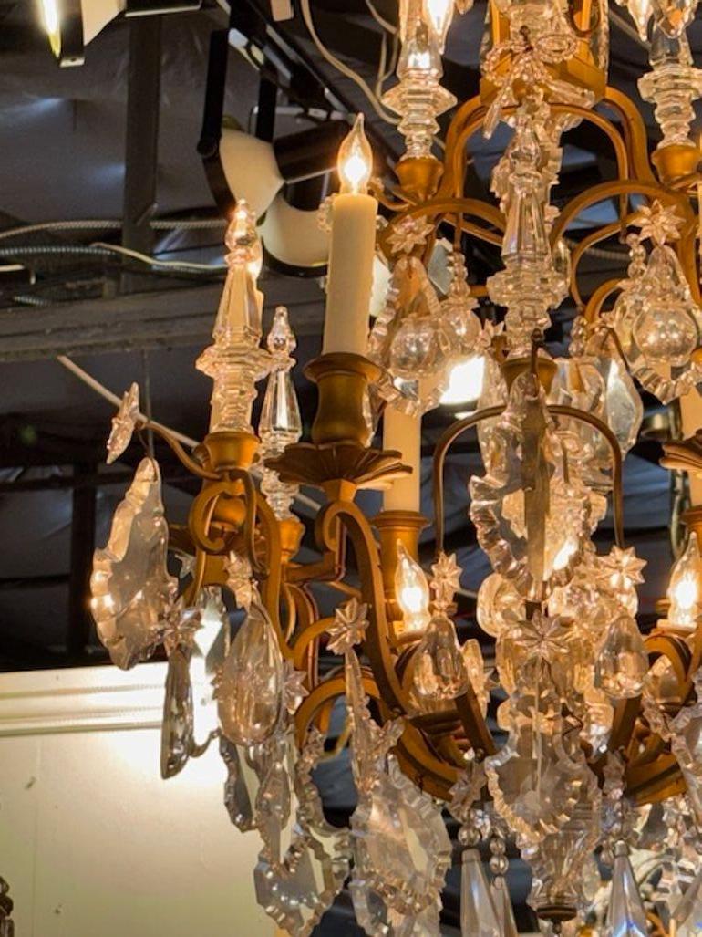 XIXe siècle Lustre en bronze doré et cristal à la manière de Baccarat, France, 19e siècle en vente