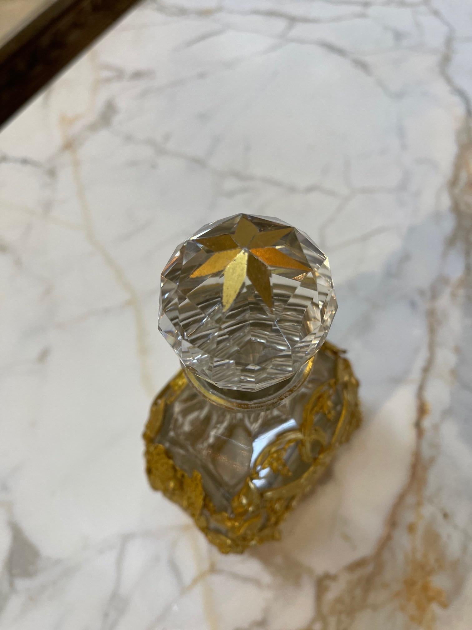 Vetro Bottiglia Dore in bronzo stile Baccarat del 19° secolo in vendita