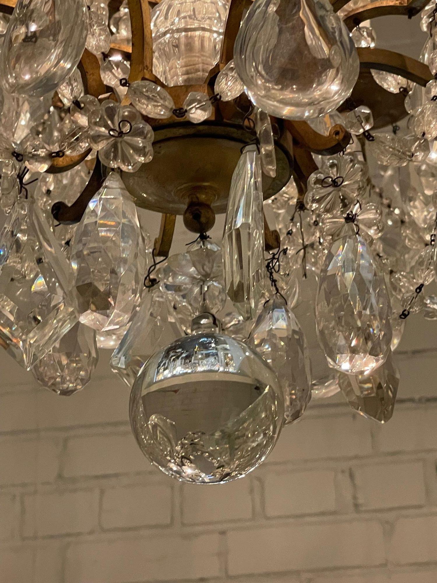 Araña francesa del siglo XIX de bronce dorado y cristal estilo Baccarat en venta 1