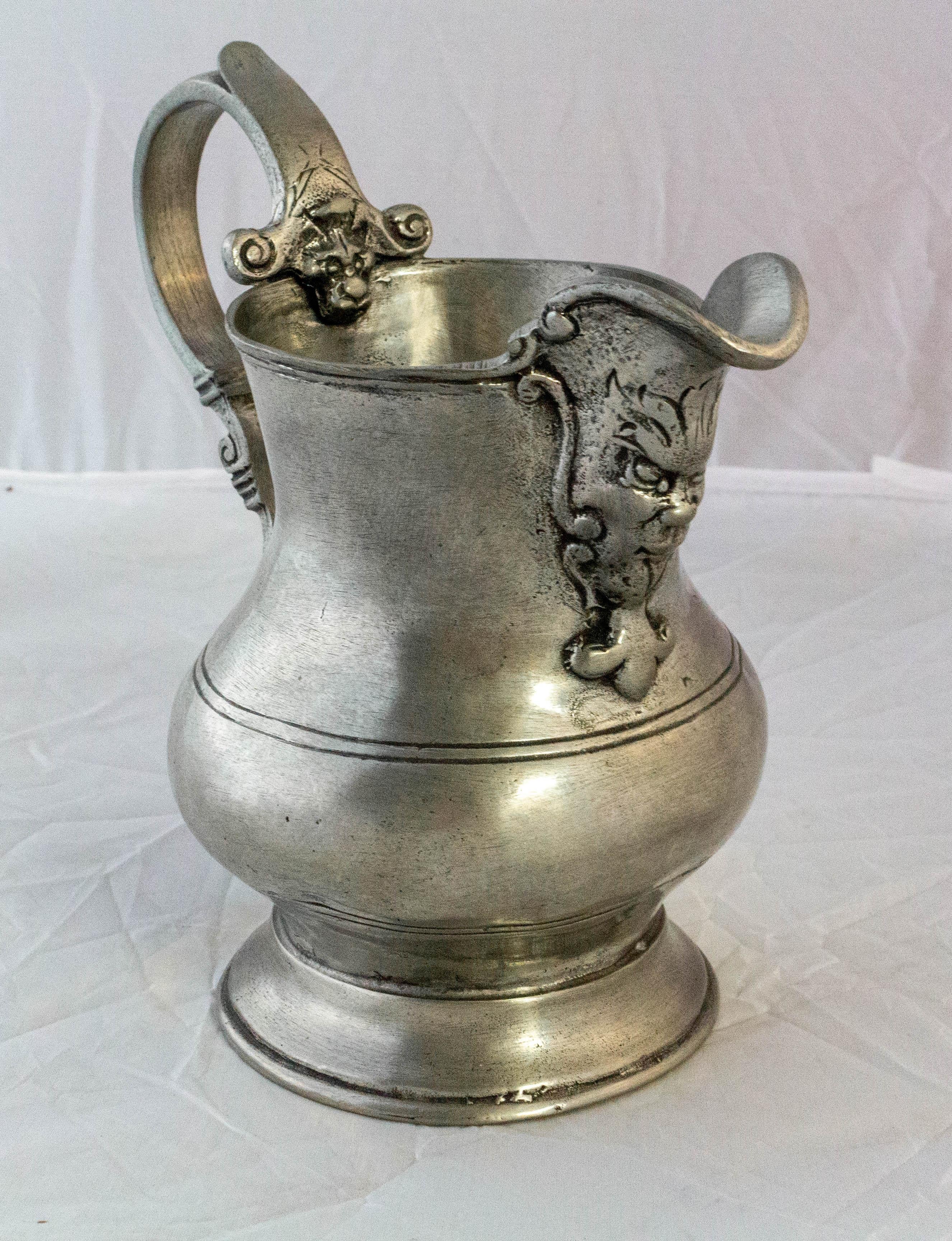 Rare Bacchus Pewter wine pitcher 19th century center piece.
Chimera at the junction of the handle and the pitcher.
Three punches one punch with the coat of arms of Paris (ship on water)
95% pewter.
 