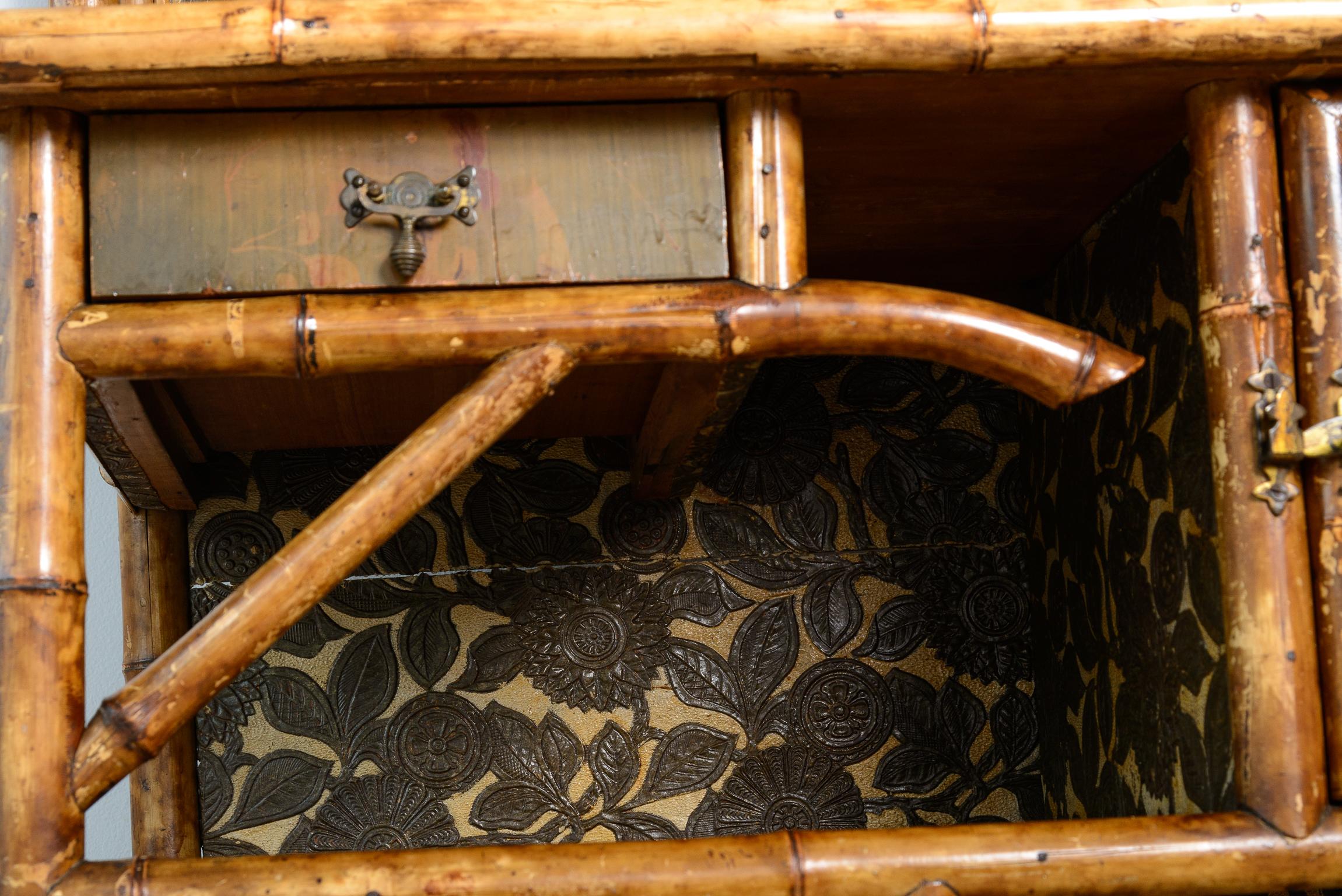 Am 19. Jahrhundert Französisch Bambus & Lack Kabinett Etagere im Angebot 13