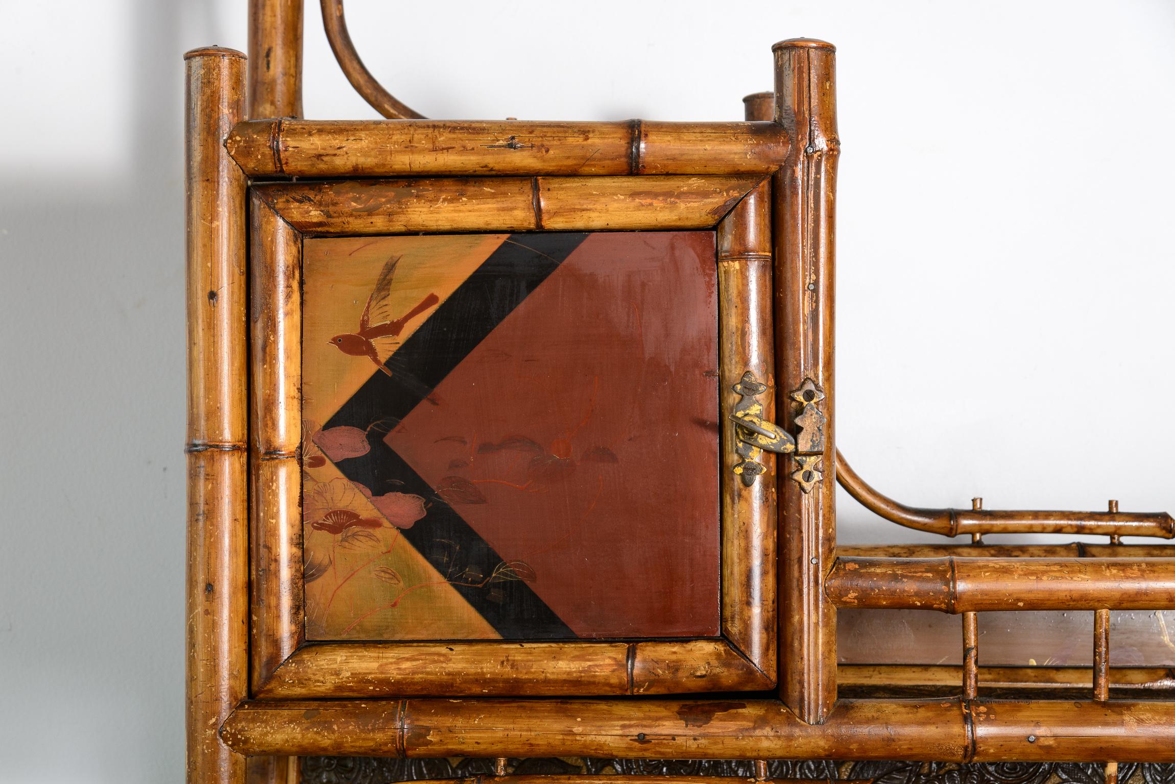 Am 19. Jahrhundert Französisch Bambus & Lack Kabinett Etagere (Ästhetizismus) im Angebot