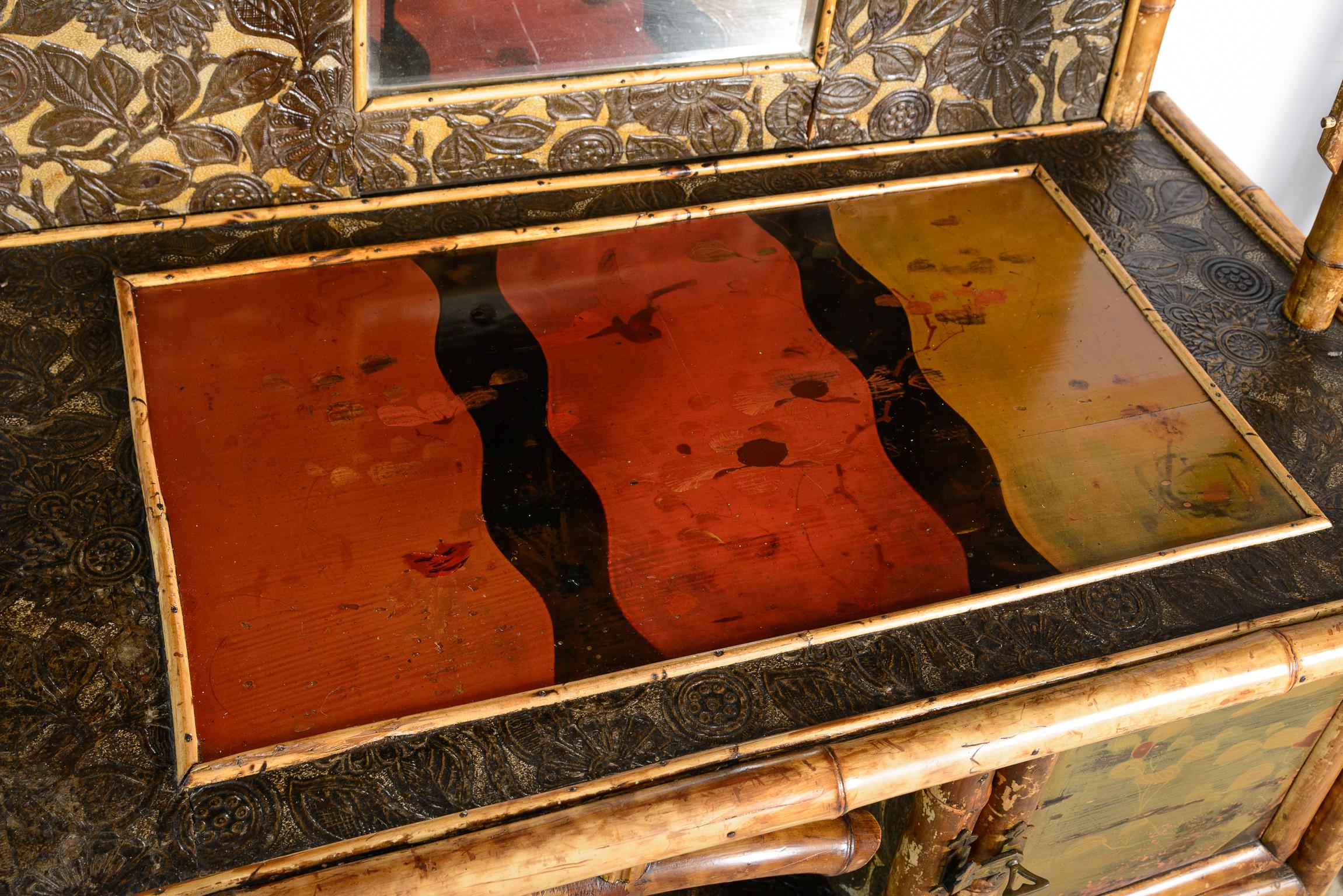 Am 19. Jahrhundert Französisch Bambus & Lack Kabinett Etagere im Zustand „Gut“ im Angebot in West Palm Beach, FL