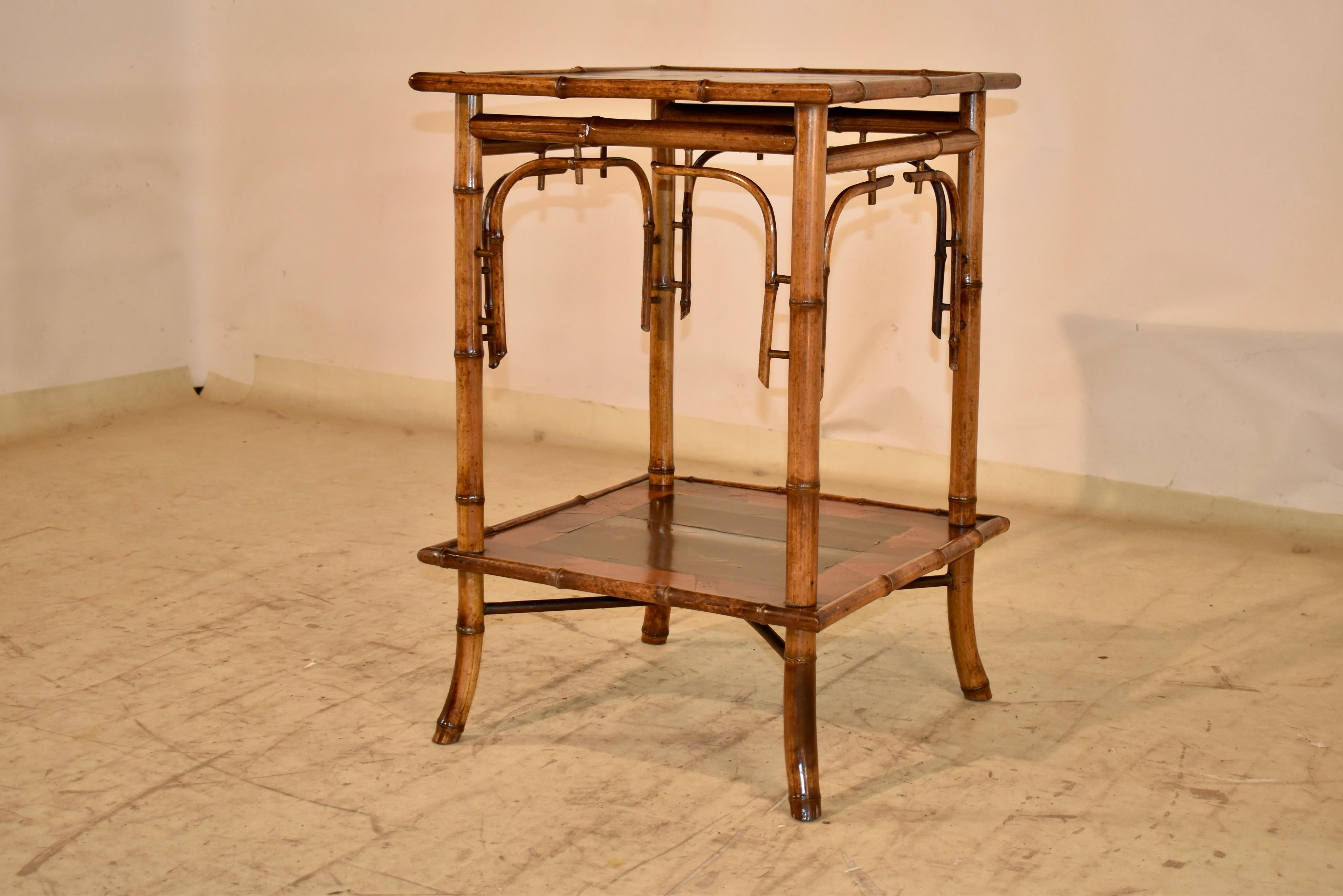 Laqué Table d'appoint en bambou du XIXe siècle en vente