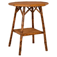 Mesa auxiliar francesa de bambú del siglo XIX con tablero octogonal