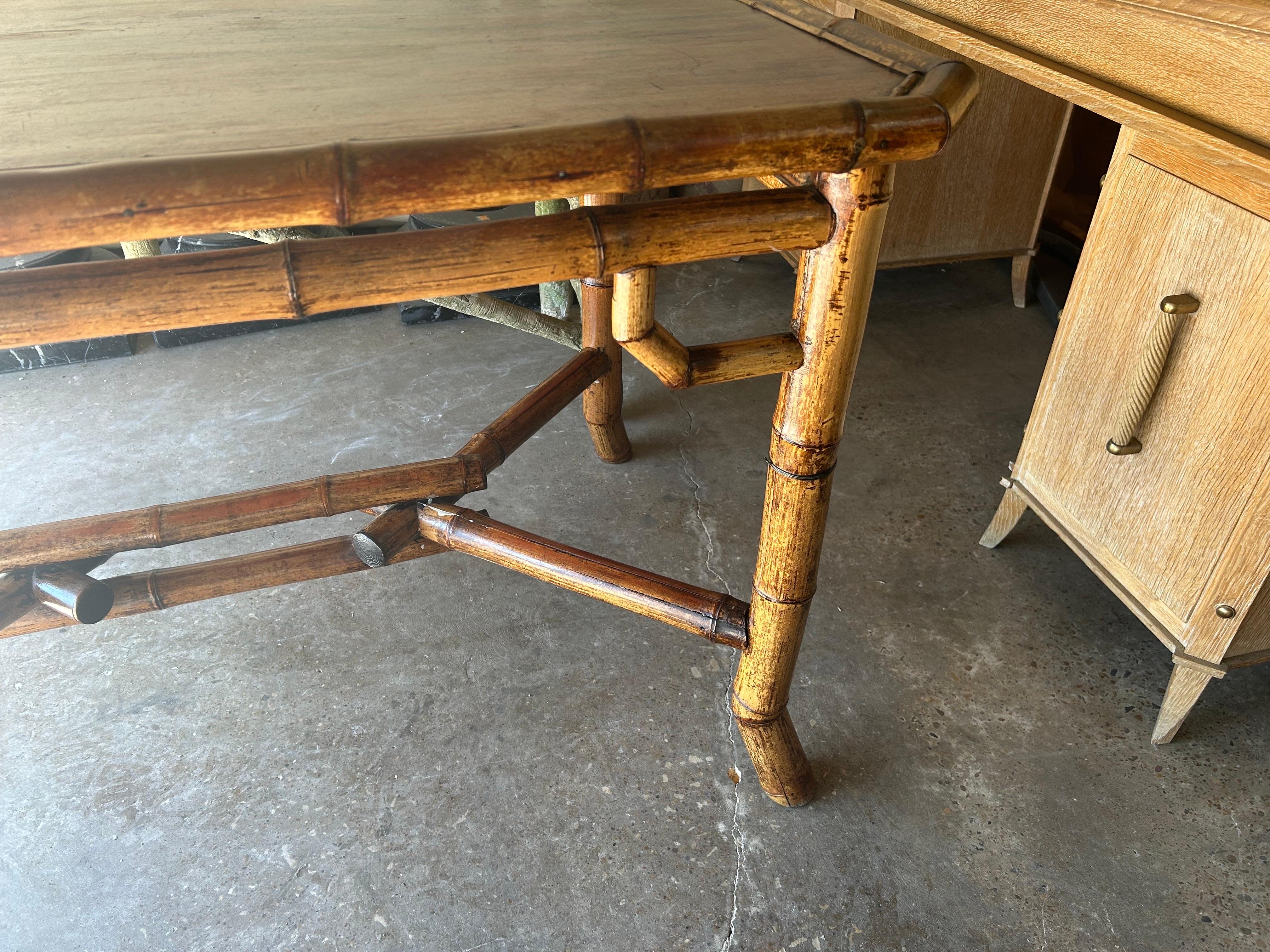 Mesa o escritorio francés de bambú del siglo XIX en venta 3