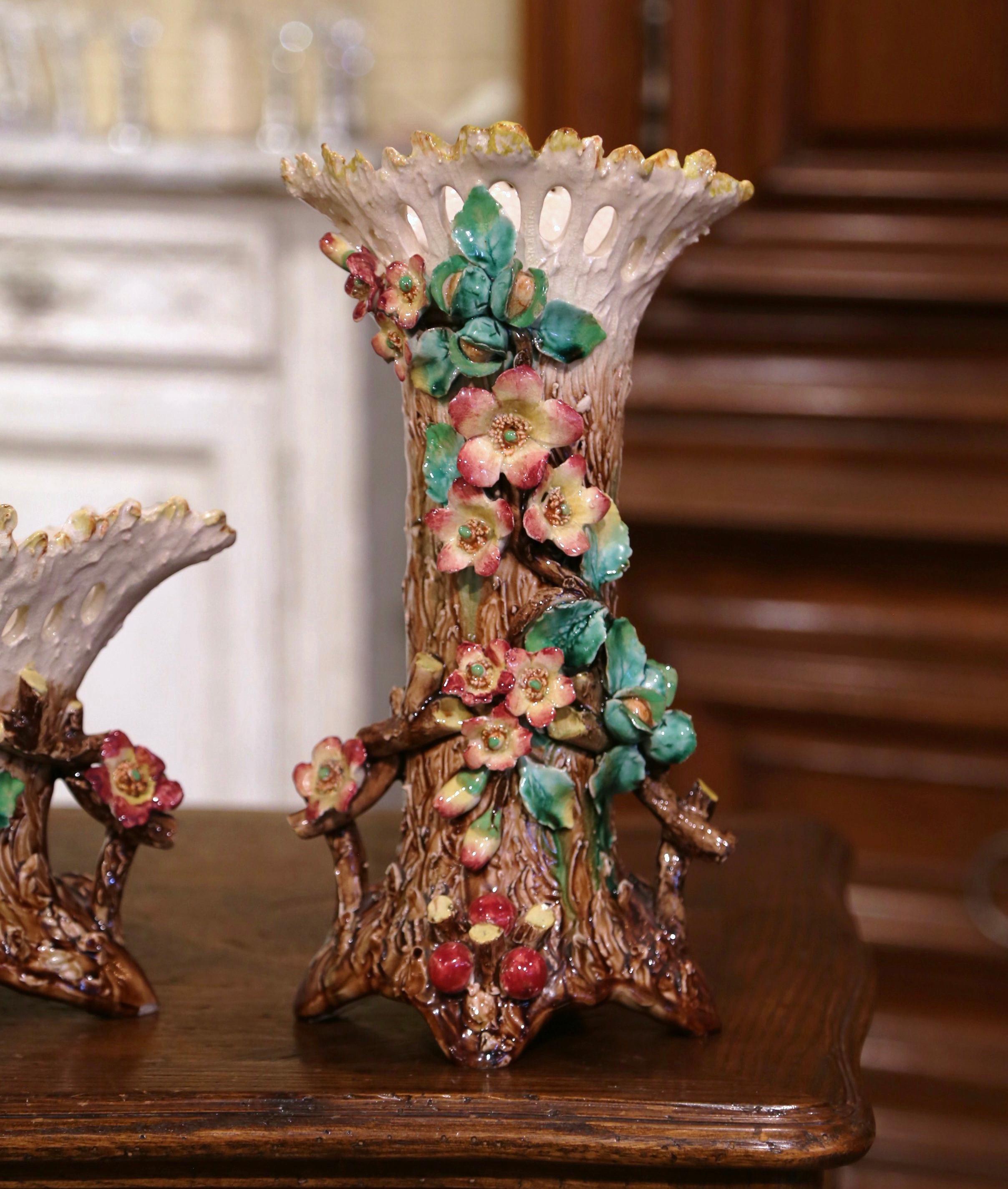 XIXe siècle Ensemble de 3 pots et vases en Cache Barbotine à motifs floraux du 19ème siècle français en vente