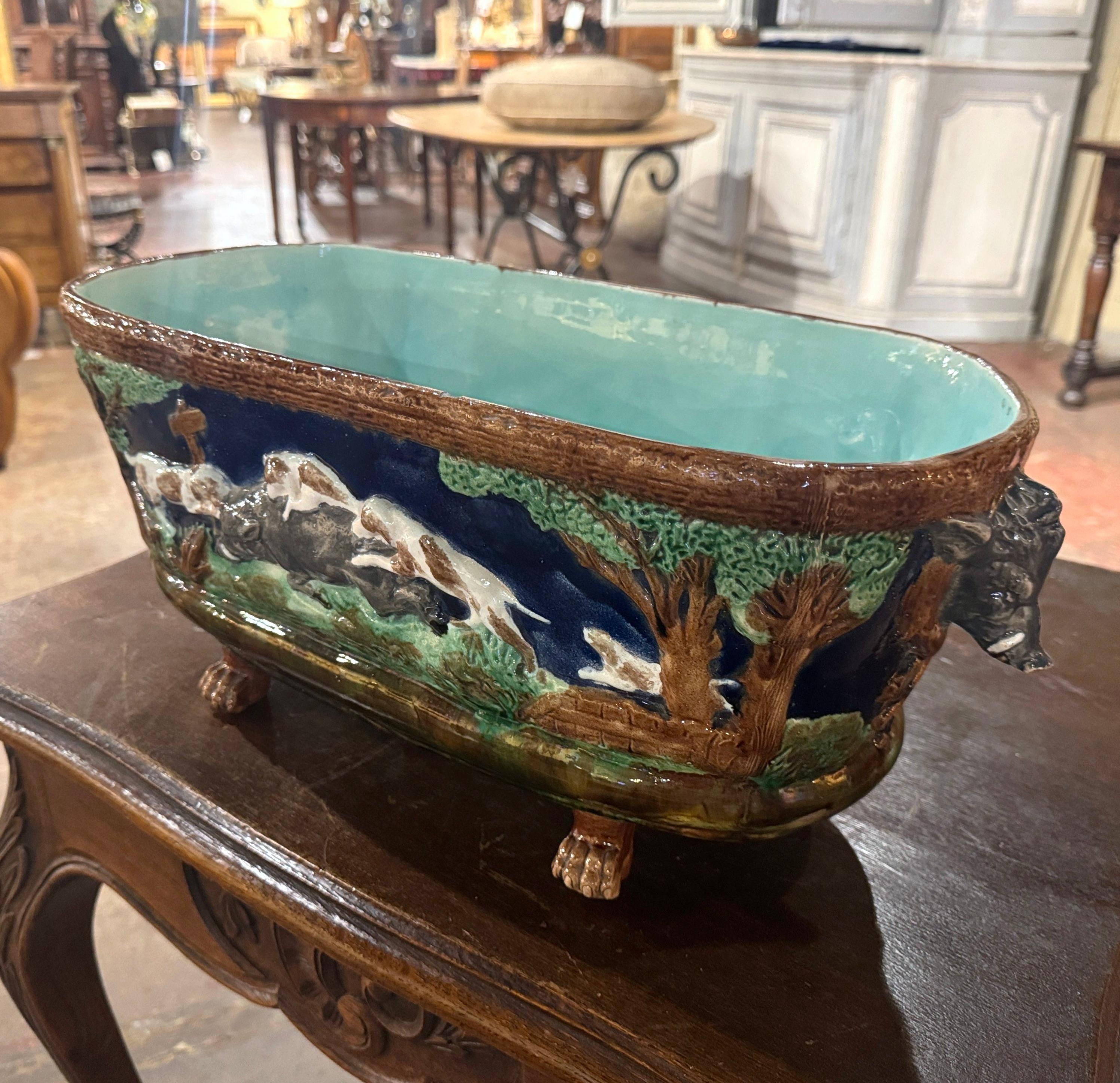 Cache pot francese del XIX secolo in ceramica di Barbotine con cani e cinghiali di Sarreguemines In condizioni ottime in vendita a Dallas, TX