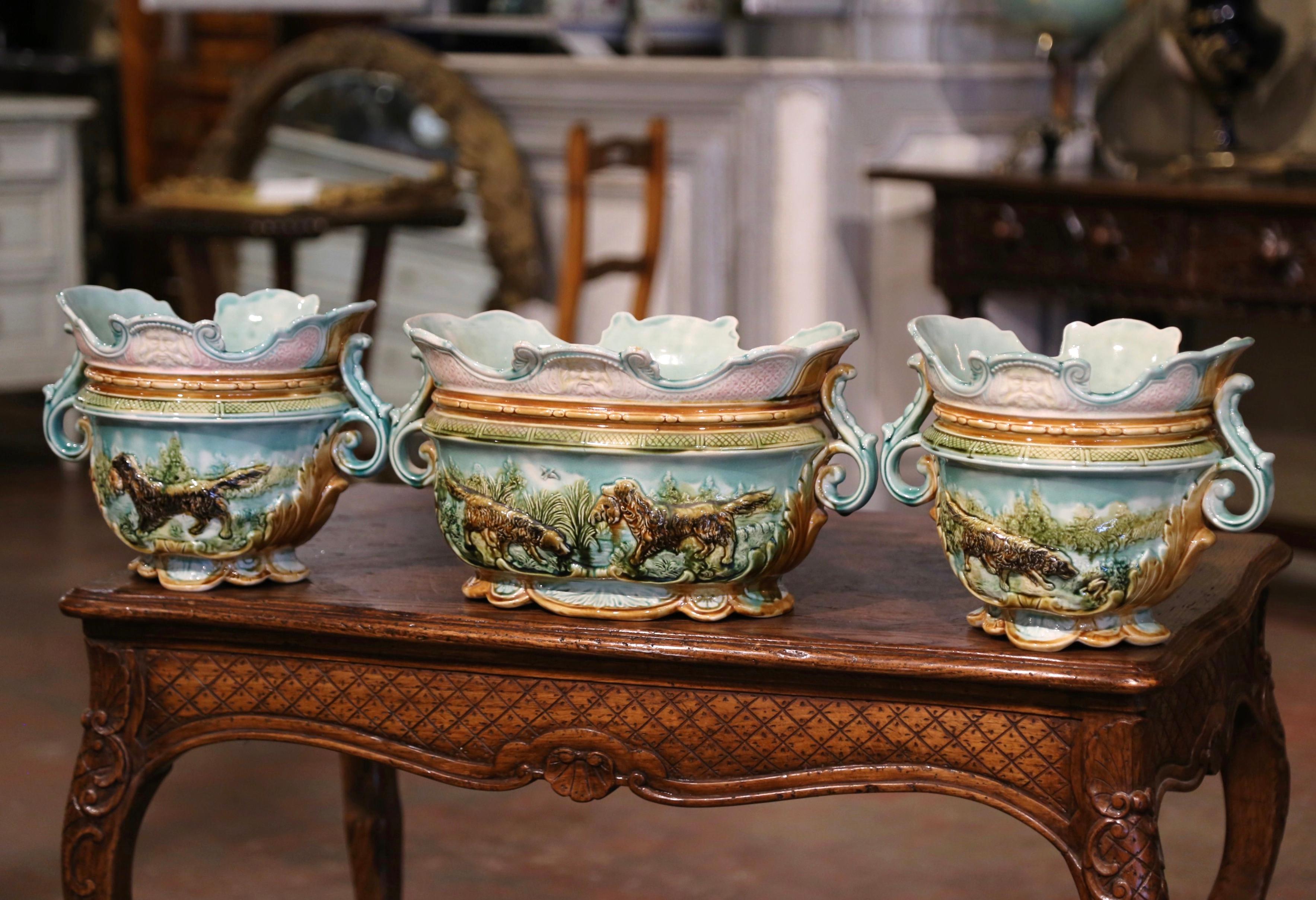 19th Century French Barbotine Hunt Motifs Cache Pots and Jardiniere, Set of 3 For Sale 4
