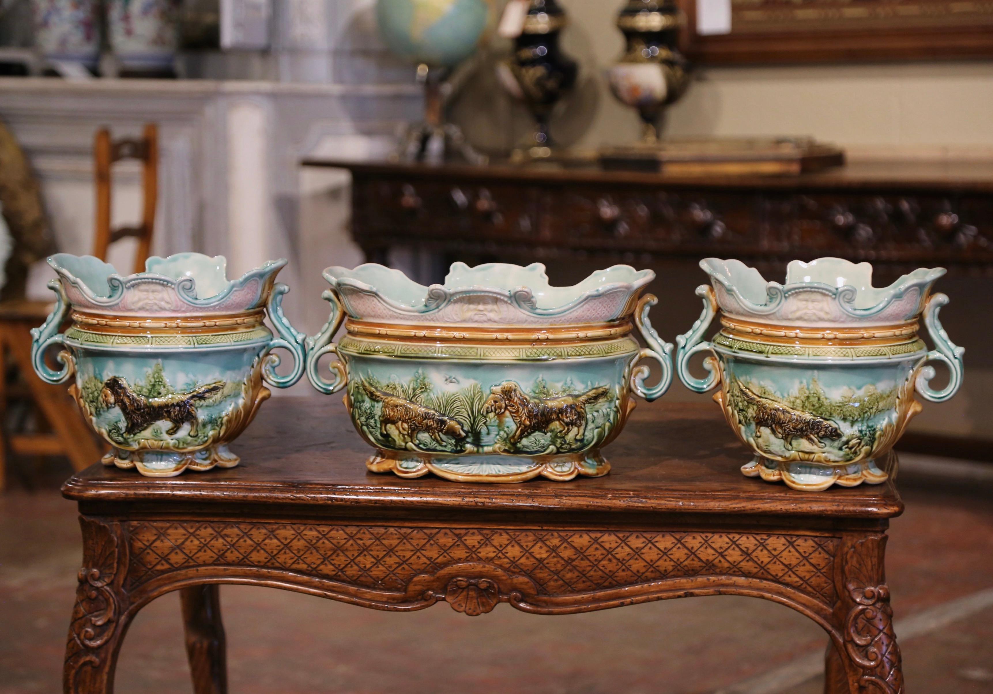19th Century French Barbotine Hunt Motifs Cache Pots and Jardiniere, Set of 3 For Sale 5