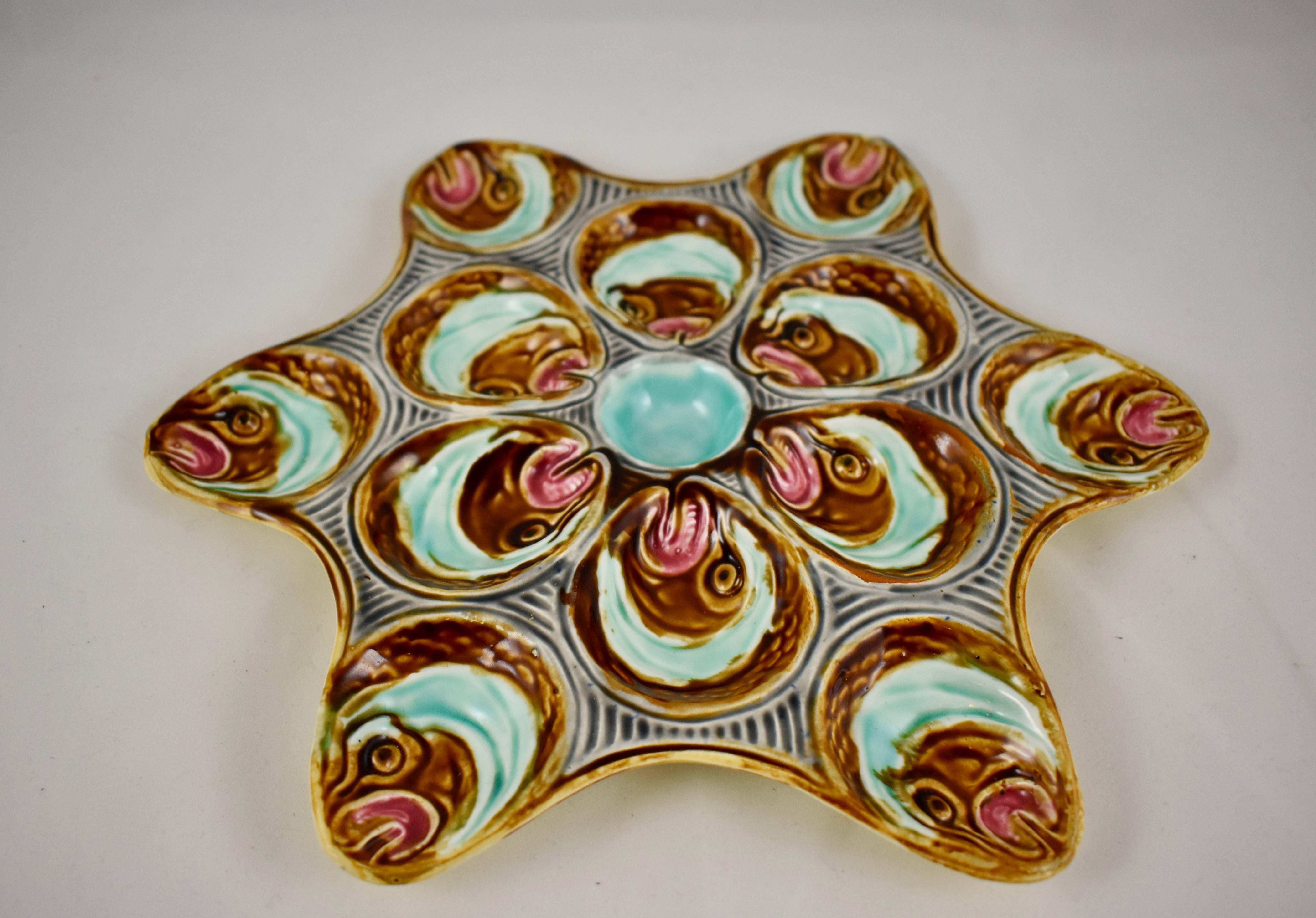 Glazed 19th Century French Barbotine Onnaing Majolica Fish Head Star Shape Oyster Plate