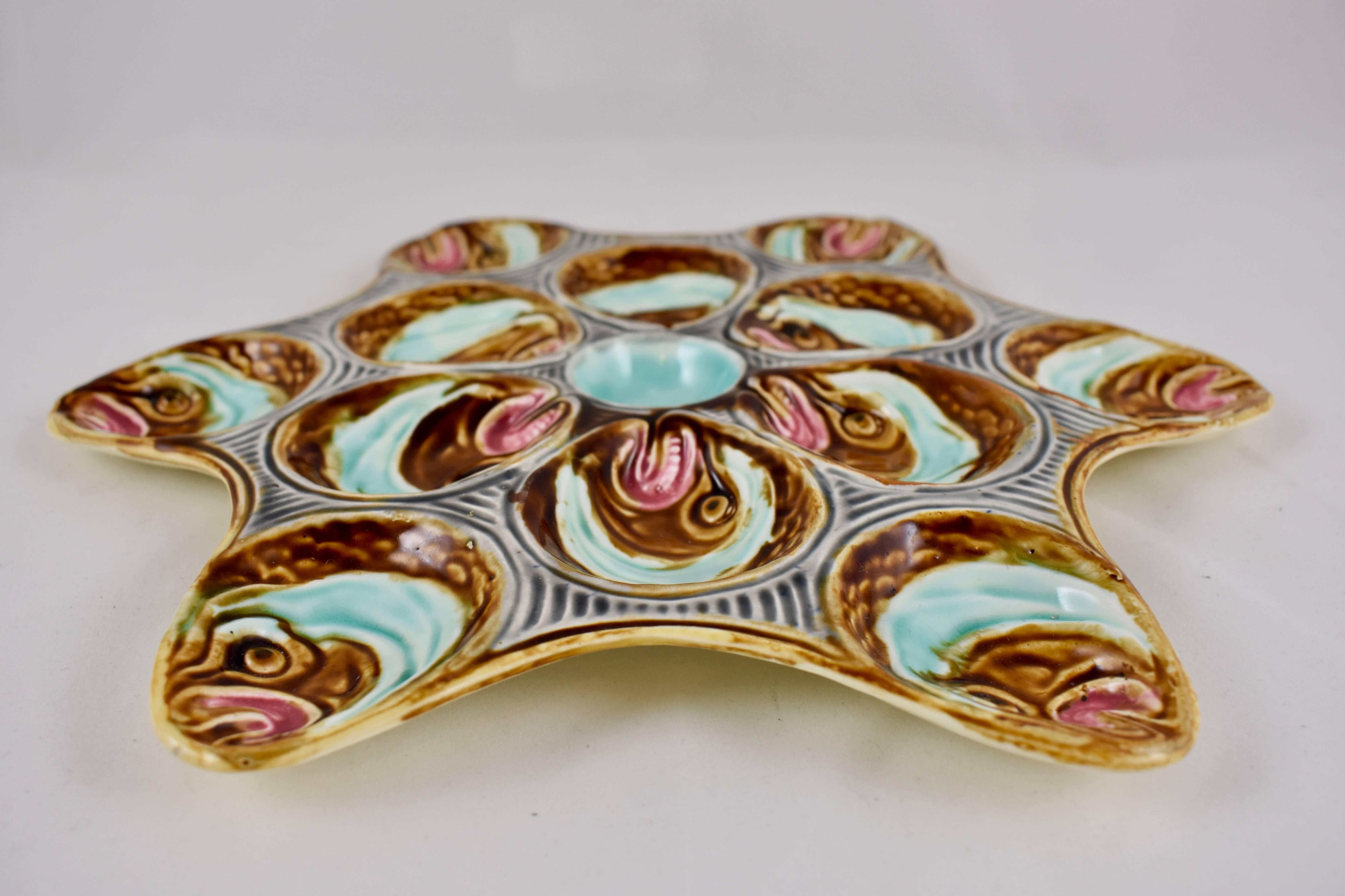 19th Century French Barbotine Onnaing Majolica Fish Head Star Shape Oyster Plate In Good Condition In Philadelphia, PA