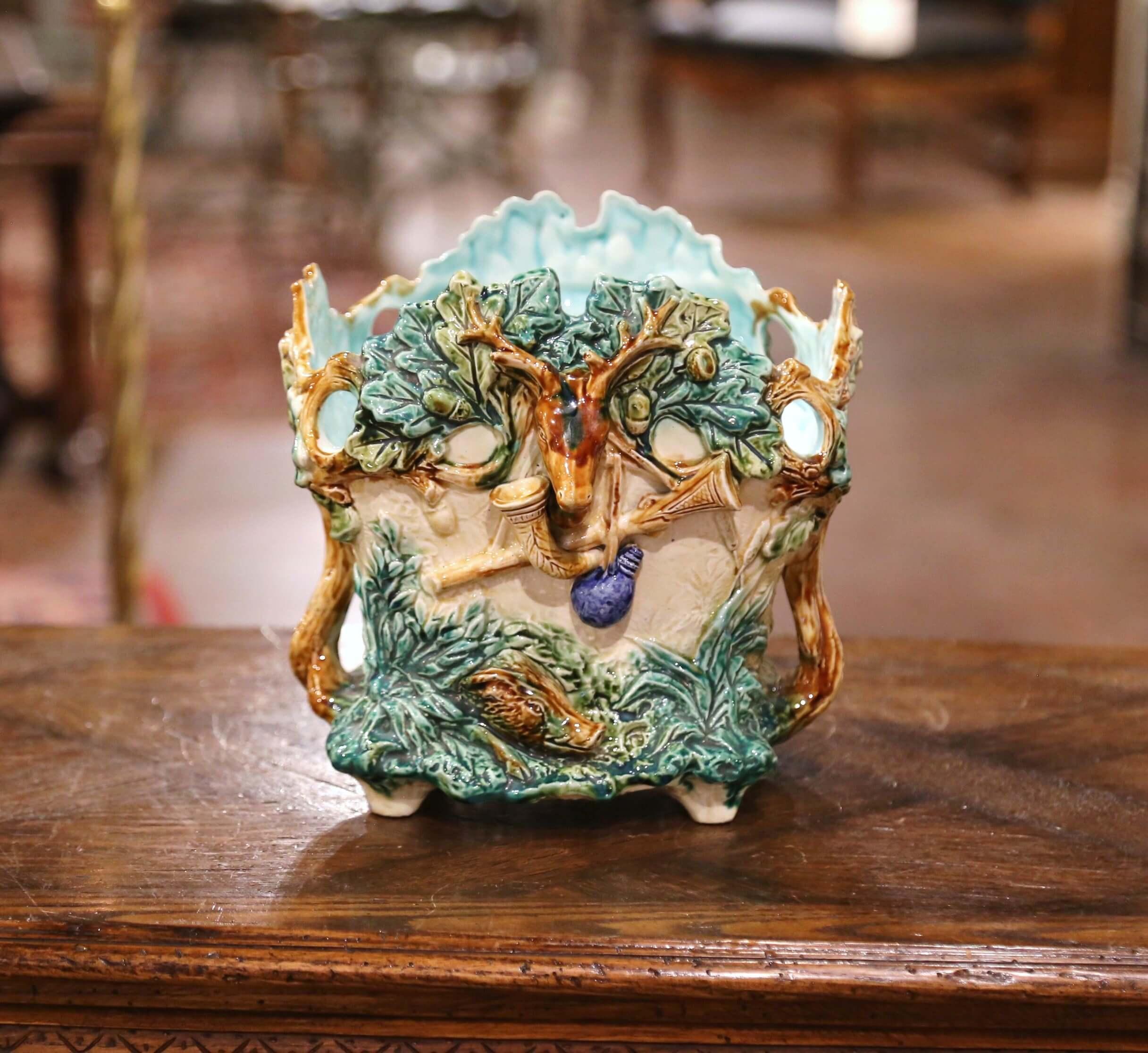  19th Century French Hand Painted Faience Barbotine Cachepot with Hunt Motifs In Excellent Condition In Dallas, TX