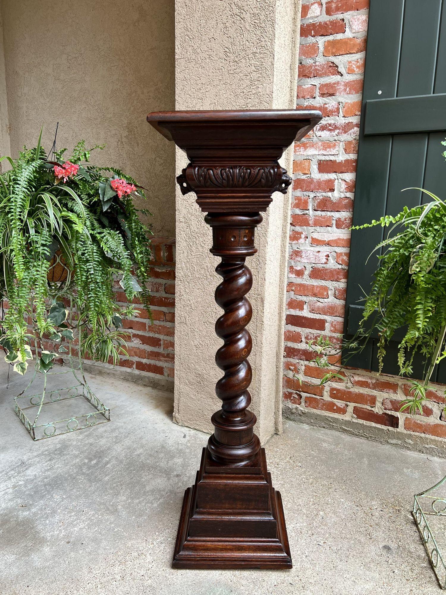 19th century French Barley Twist Pedestal Bronze Plant Stand Column Renaissance.
 
Direct from France, a beautiful 19th century pedestal display stand.
An ornate capital features a carved panel with dimensional, hand carved Renaissance lions on