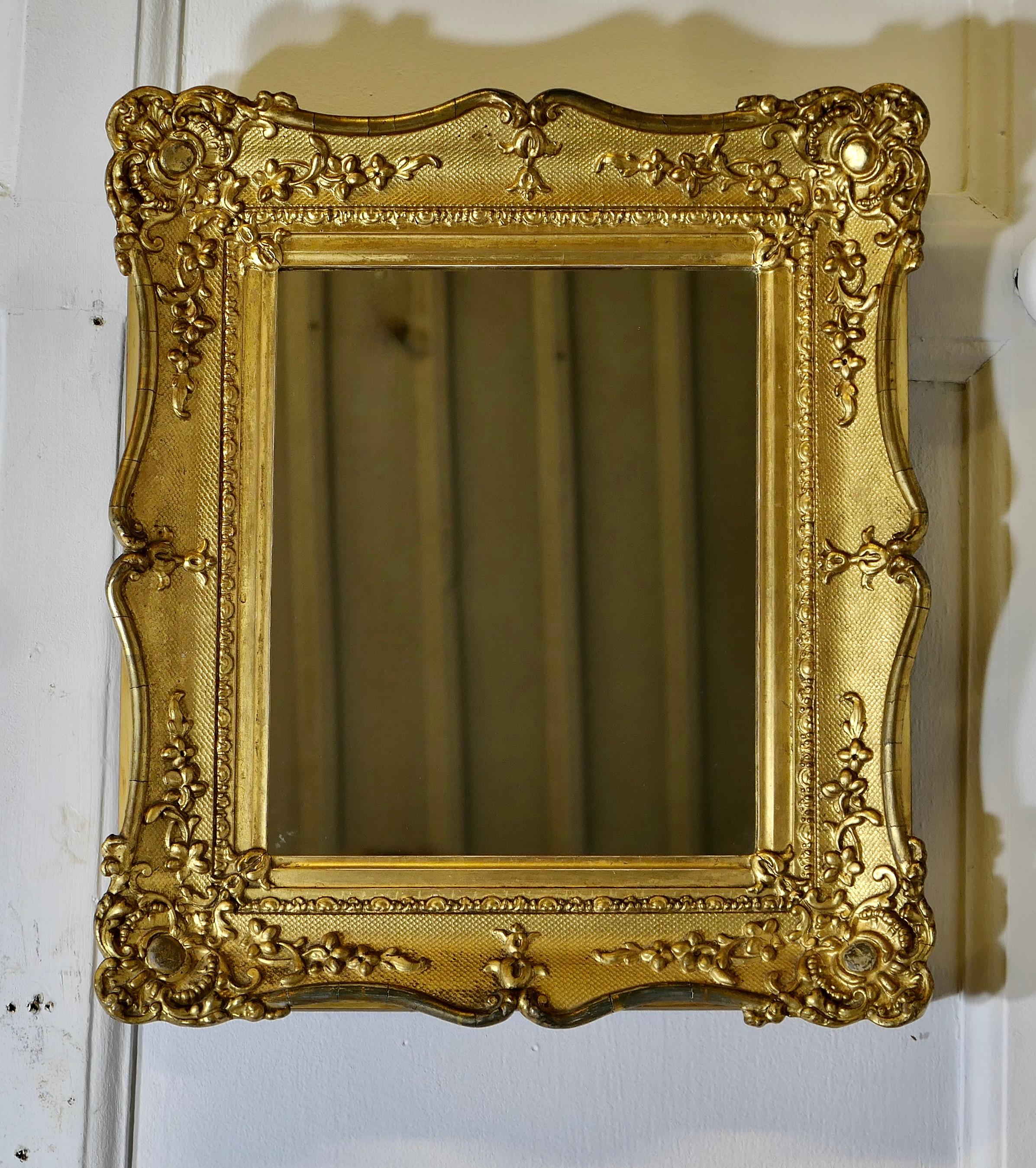 Barocco Specchio da parete dorato barocco francese del XIX secolo in vendita