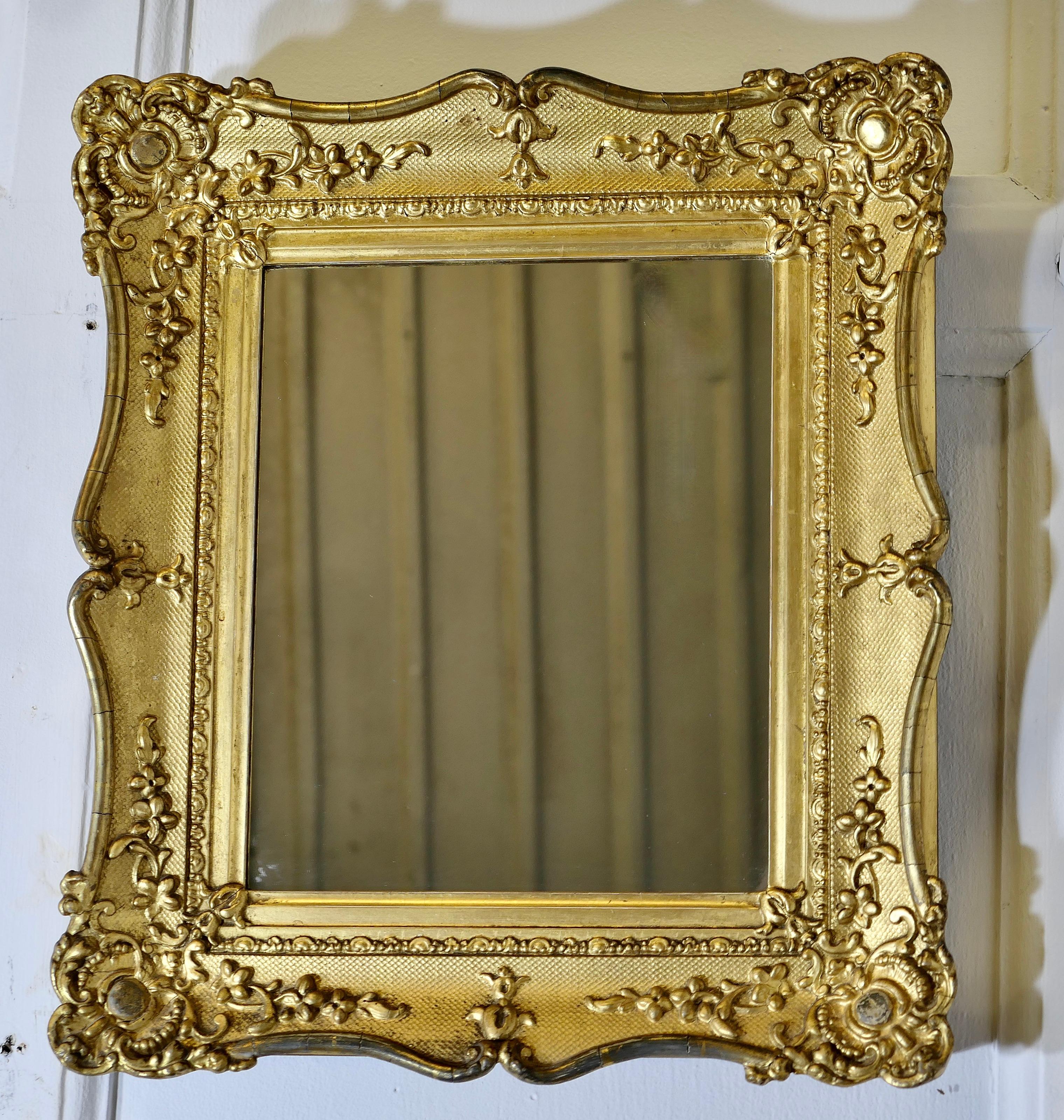 Legno dorato Specchio da parete dorato barocco francese del XIX secolo in vendita