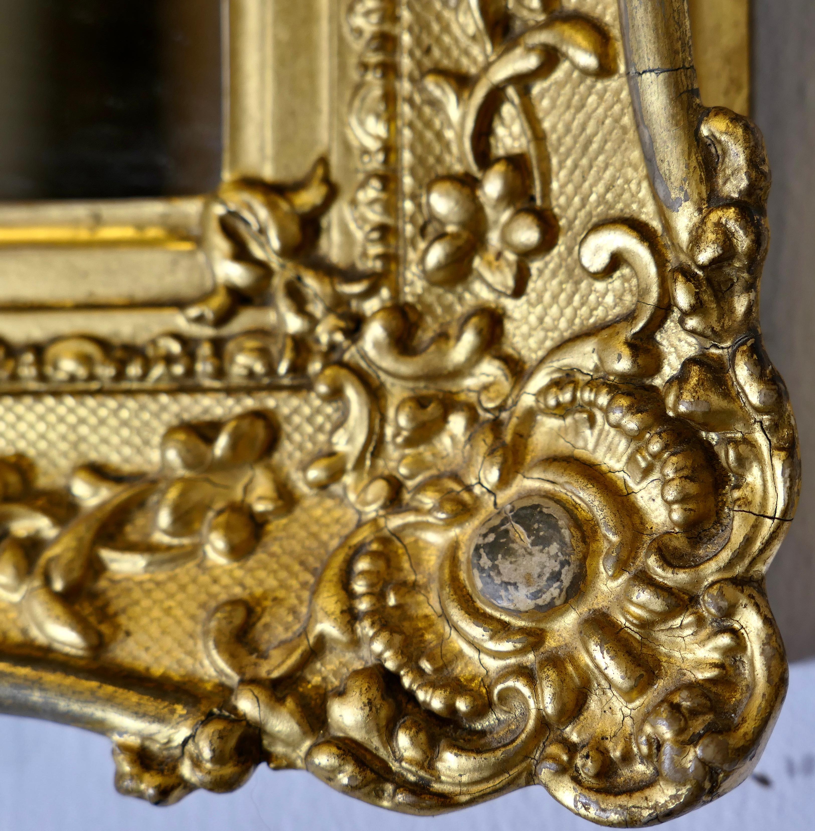Specchio da parete dorato barocco francese del XIX secolo in vendita 2