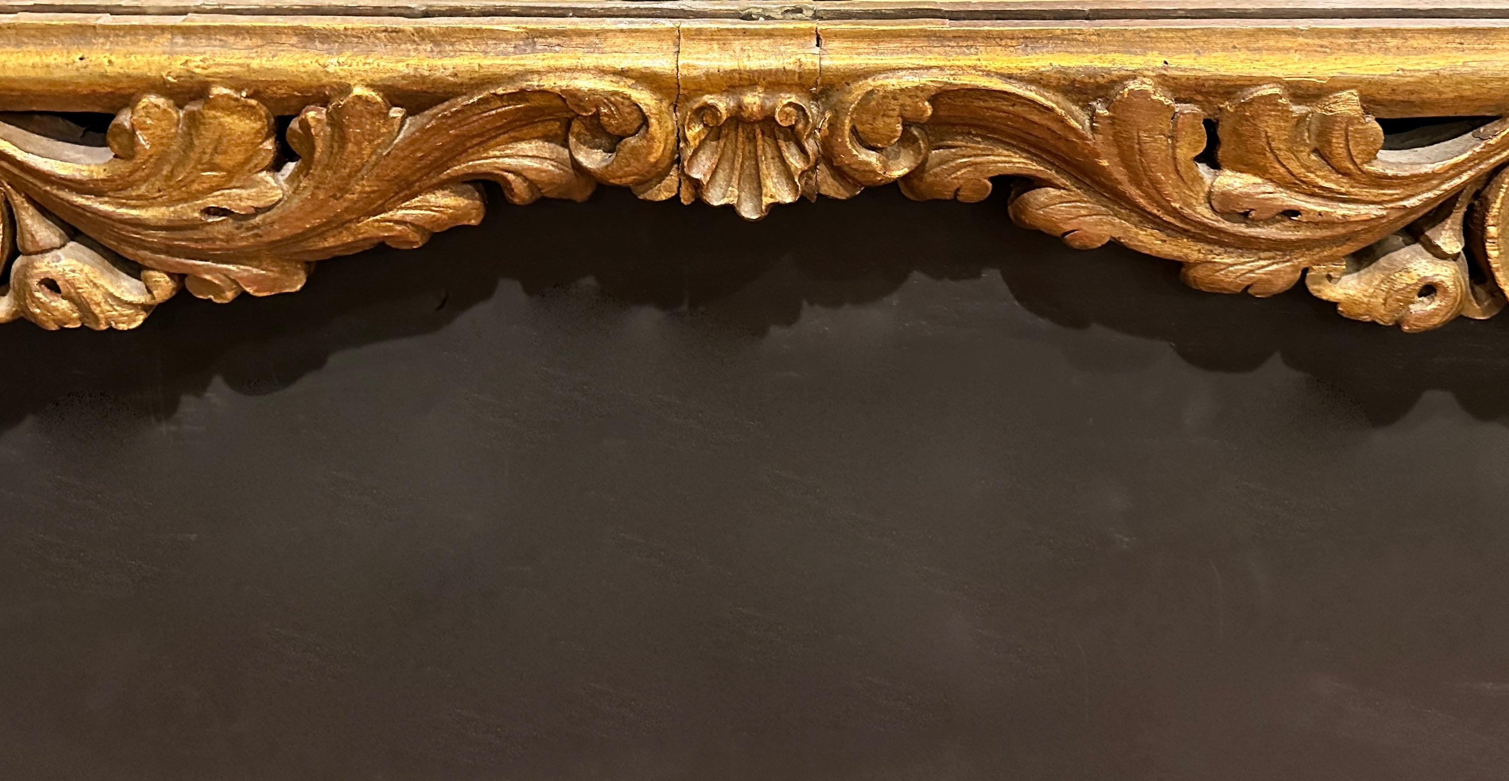 Miroir baroque français du 19ème siècle avec griffons ailés Bon état - En vente à Norwood, NJ