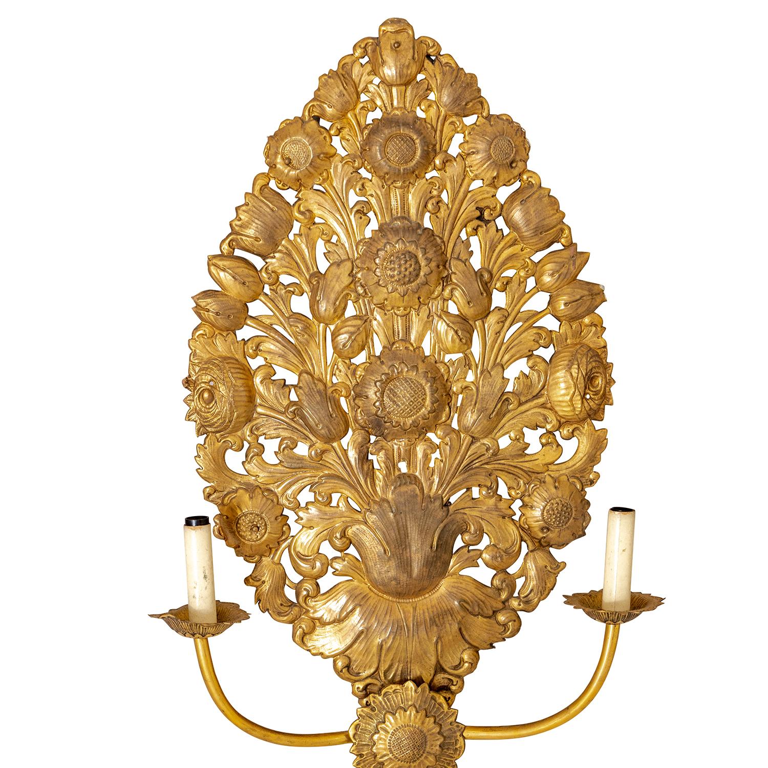 19th Century French Baroque Pair of Antique Gilded Brass Wall Appliques, Sconces In Good Condition For Sale In West Palm Beach, FL