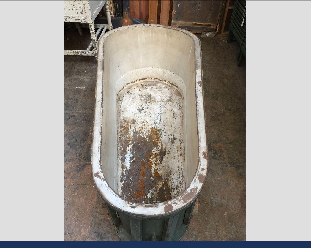 Victorian 19th Century French Bath Tub Covered with Green Painted Wood Panel, 1890s For Sale