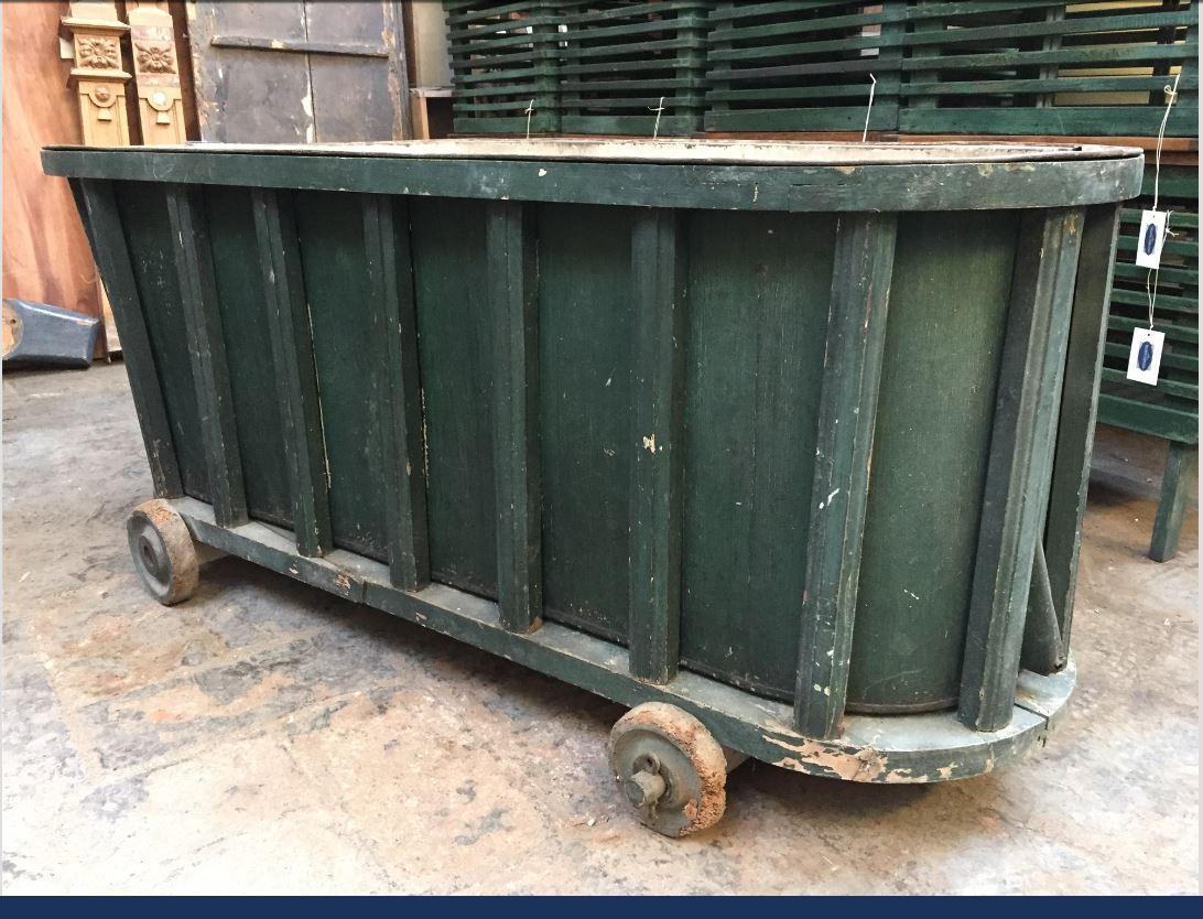 19th Century French Bath Tub Covered with Green Painted Wood Panel, 1890s In Good Condition For Sale In Florence, IT