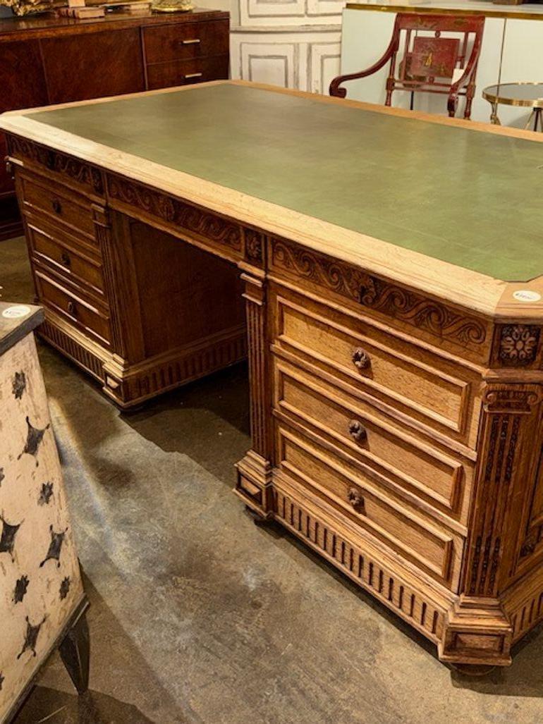 Sbiancato Scrivania francese del 19° secolo in Oak Oak in vendita