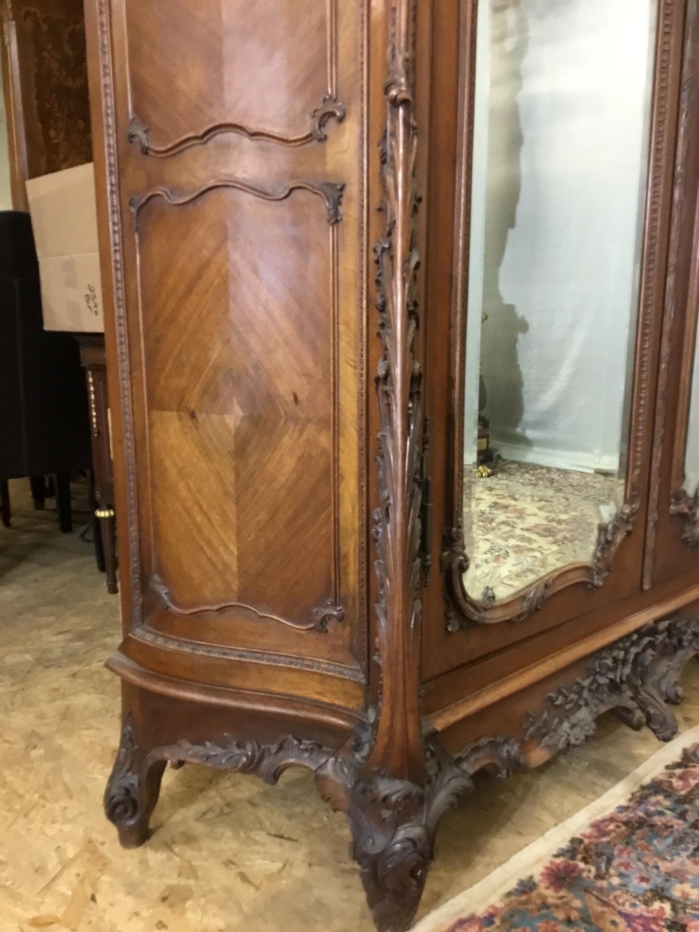 Walnut 19th Century French Bedroom Set For Sale