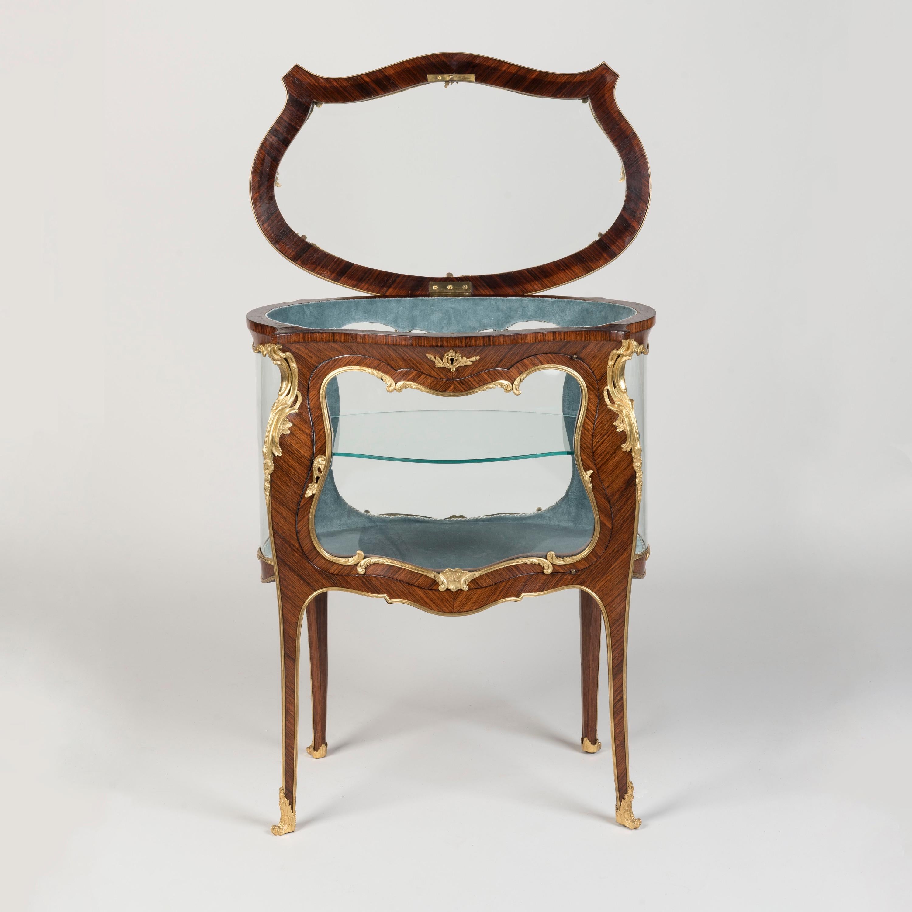 Louis XV 19th Century French Belle Époque Display Cabinet in the Manner of François Linke For Sale