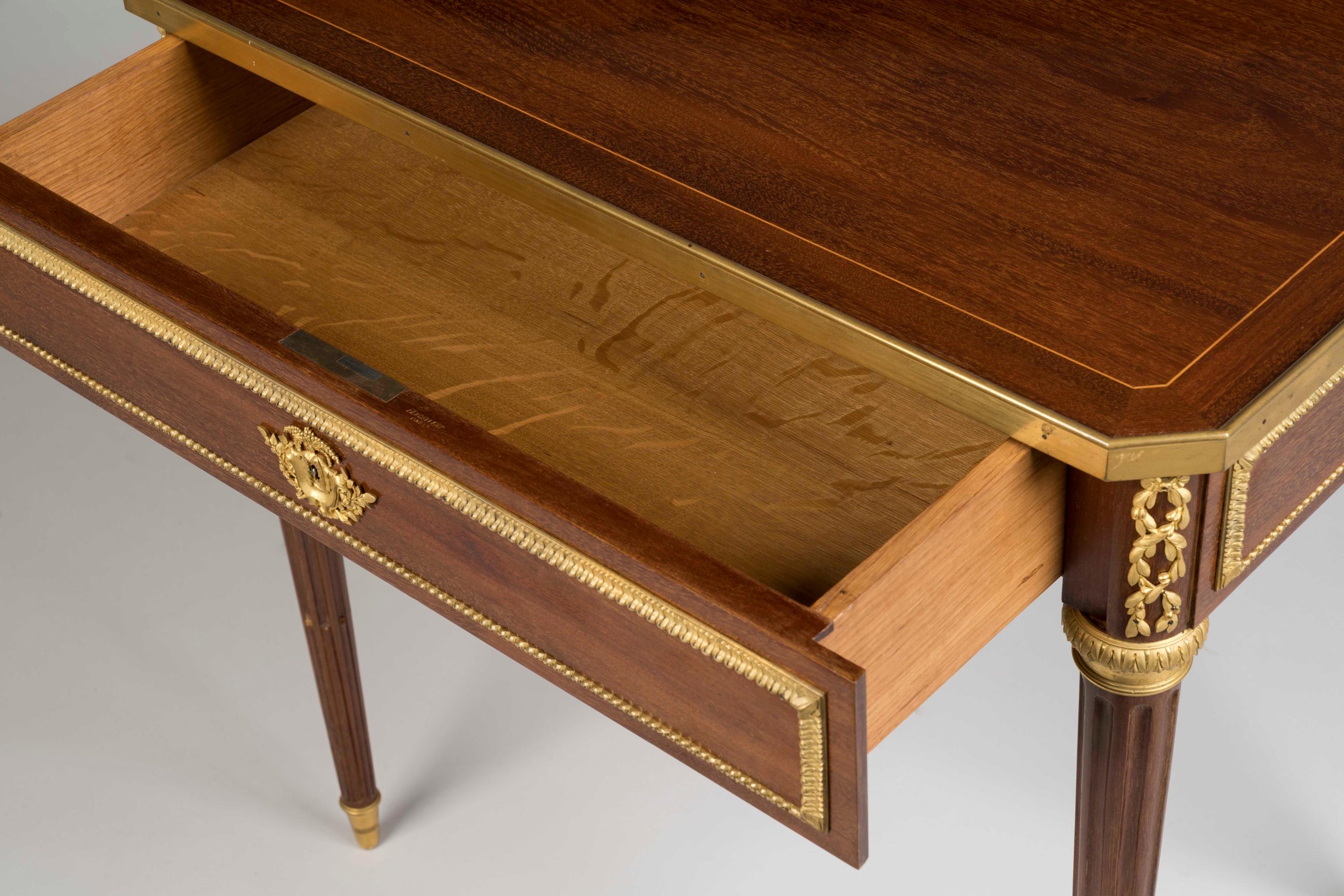 Französischer Belle-Époque-Tisch des 19. Jahrhunderts im Louis-XVI-Stil von Lexcellent (Louis XVI.) im Angebot