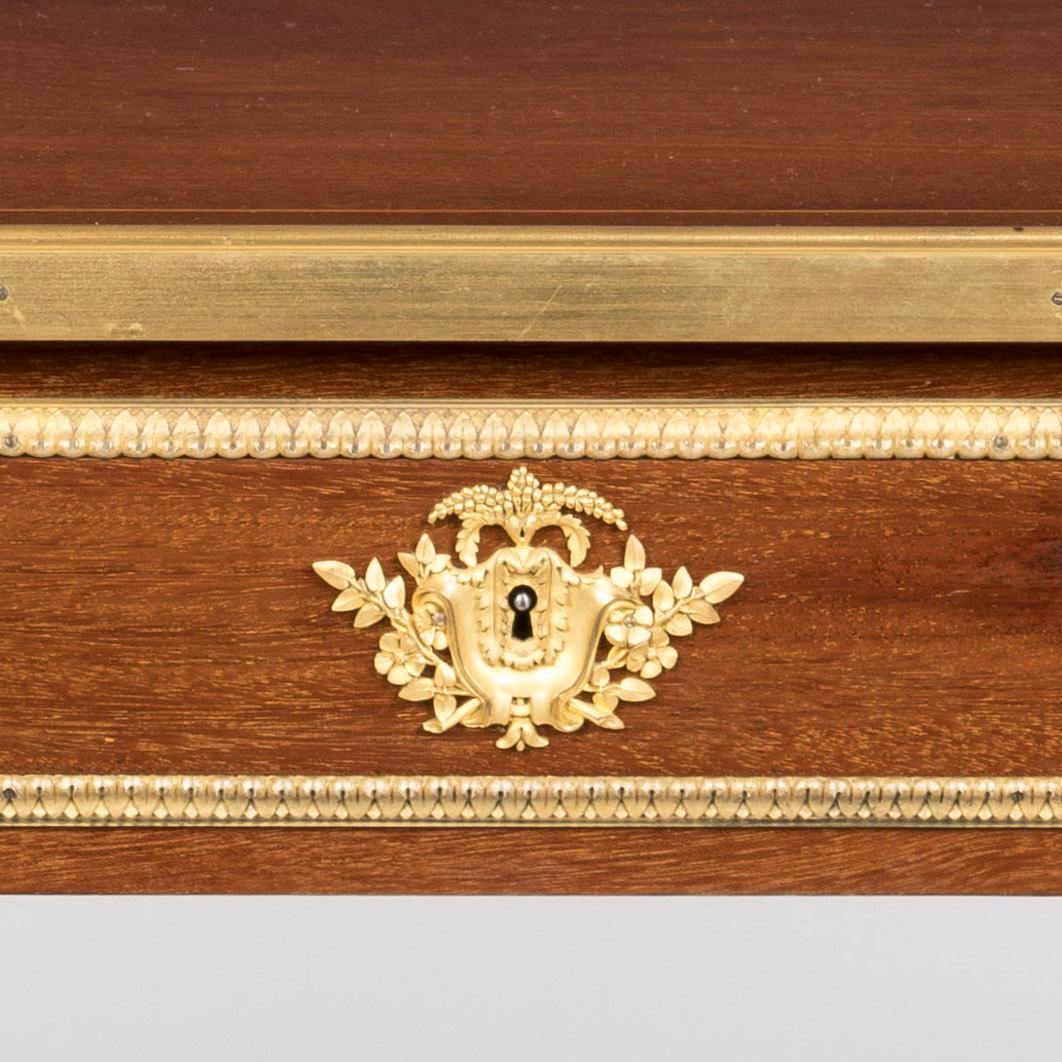 Französischer Belle-Époque-Tisch des 19. Jahrhunderts im Louis-XVI-Stil von Lexcellent (Goldbronze) im Angebot