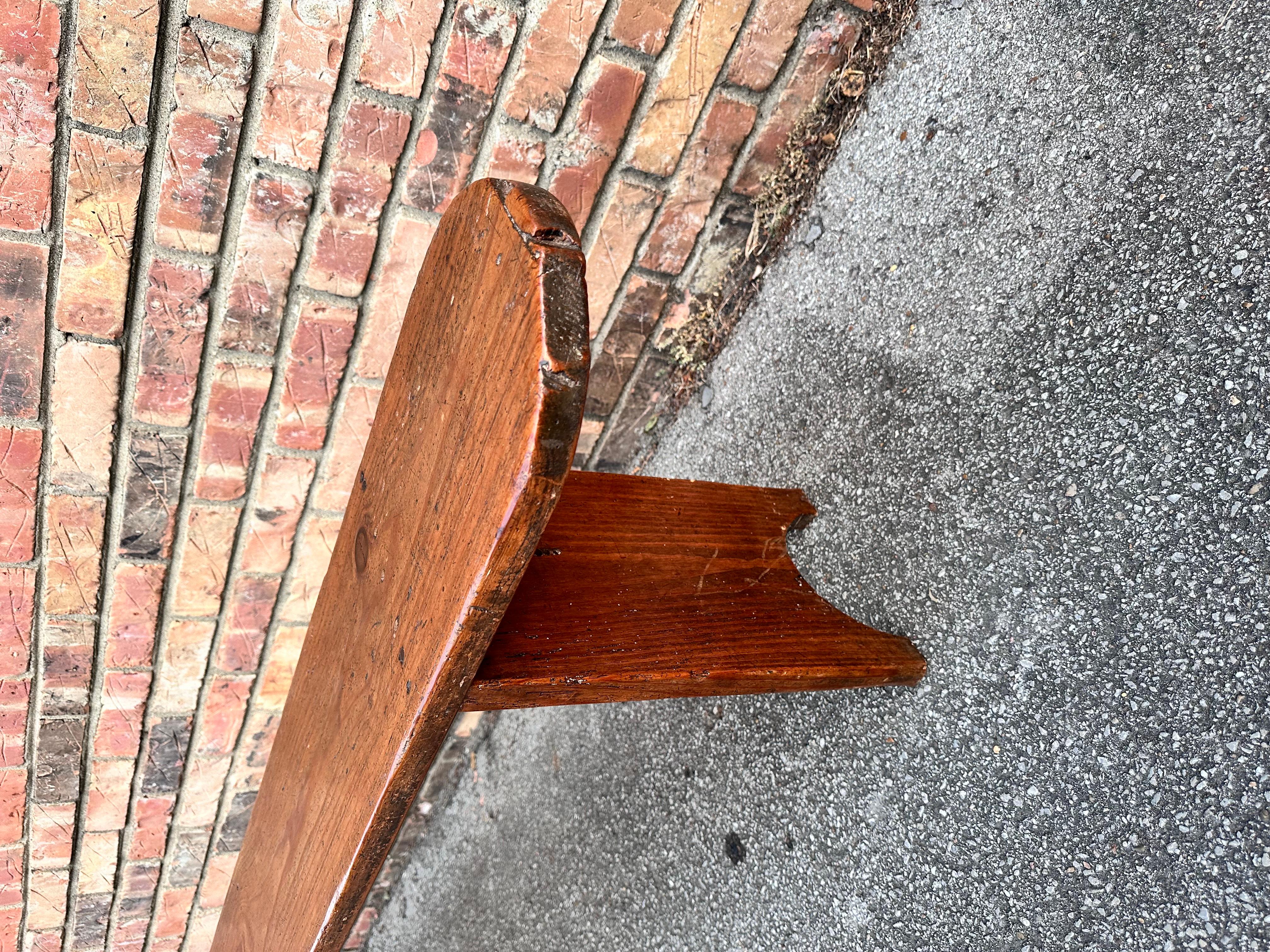 Si tratta di una panca per tavolo da fattoria francese del XIX secolo, con una bella patina di età. Queste panche sono ottime per i tavoli, ma molte volte vengono utilizzate per il fango o per i corridoi. 

DIMENSIONI
83ʺW × 9ʺD × 17ʺH
