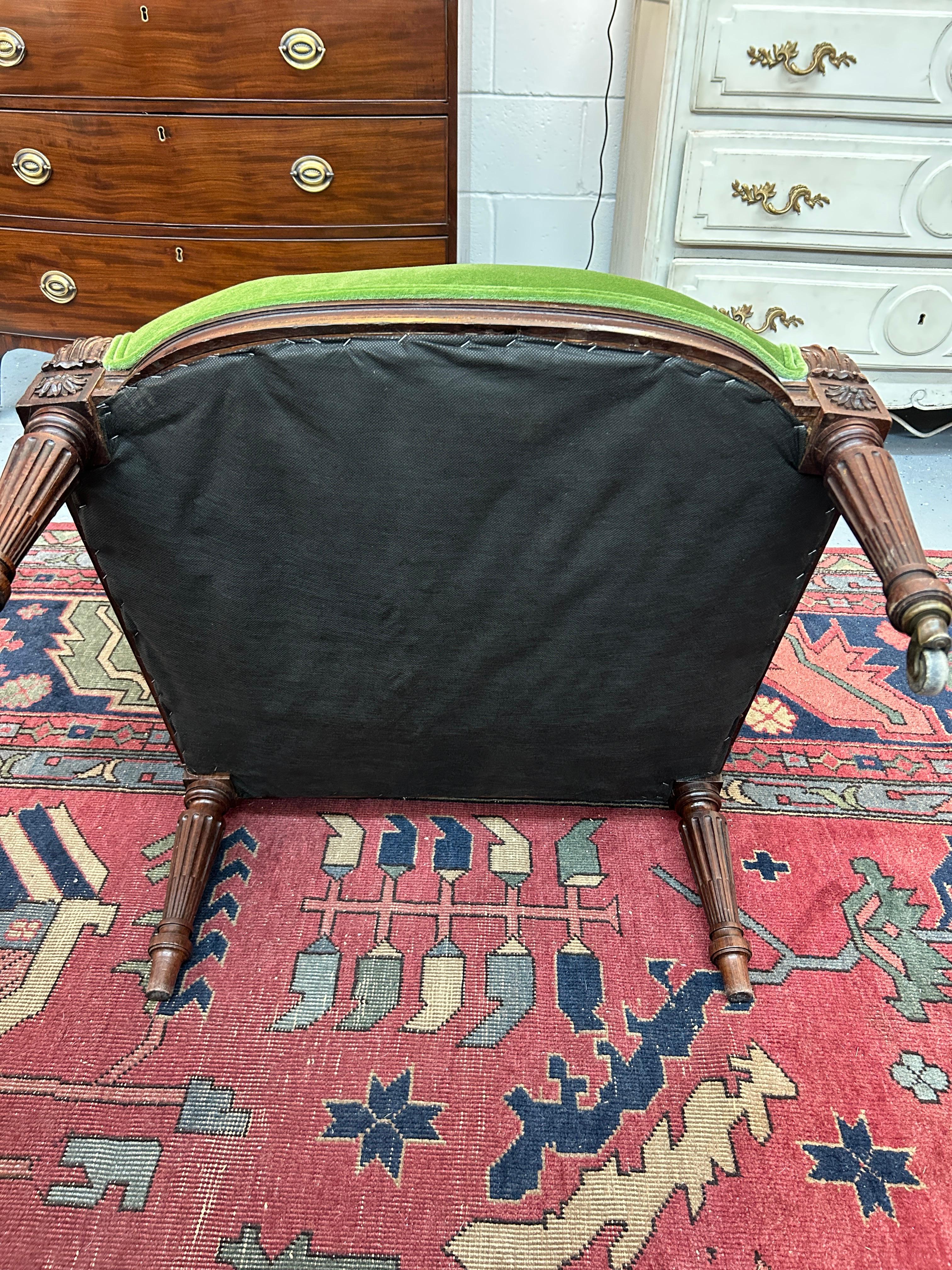 Chaise à accoudoirs en bois de rose du 19e siècle, de style Bergere français  en vente 1