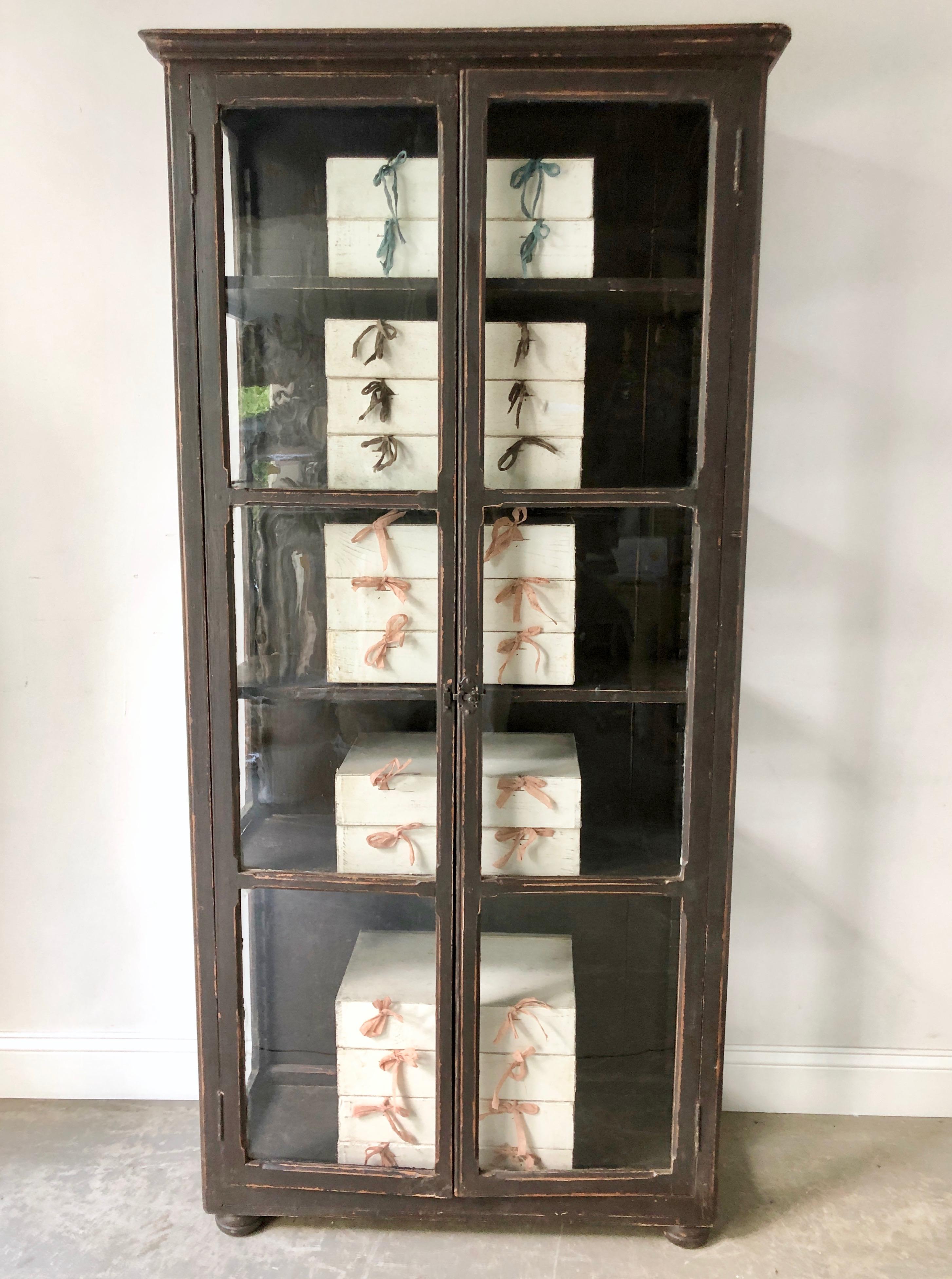 19th Century French Bibliotheque/Display Cabinet In Good Condition In Charleston, SC