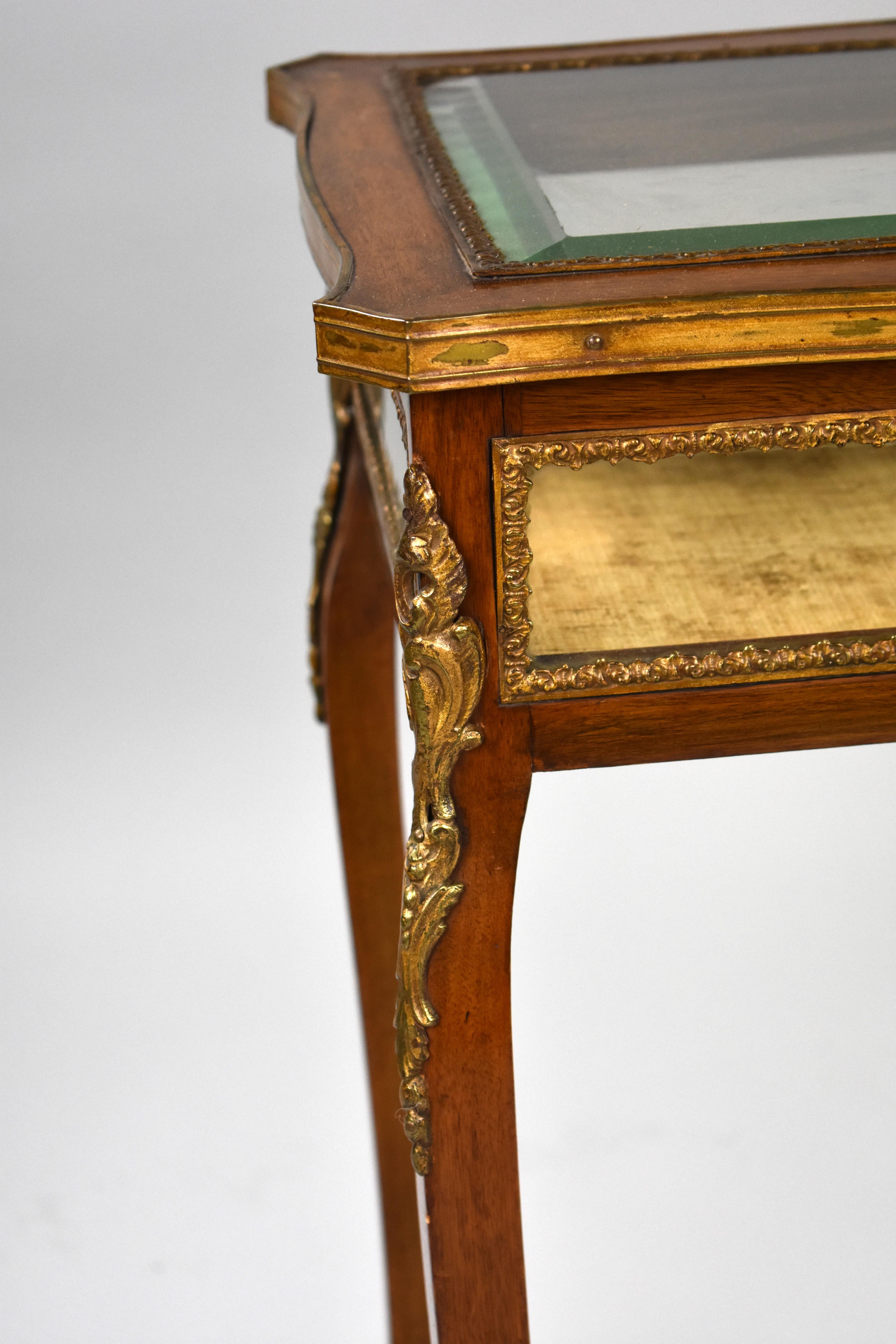 19th Century French Bijouterie Table For Sale 6
