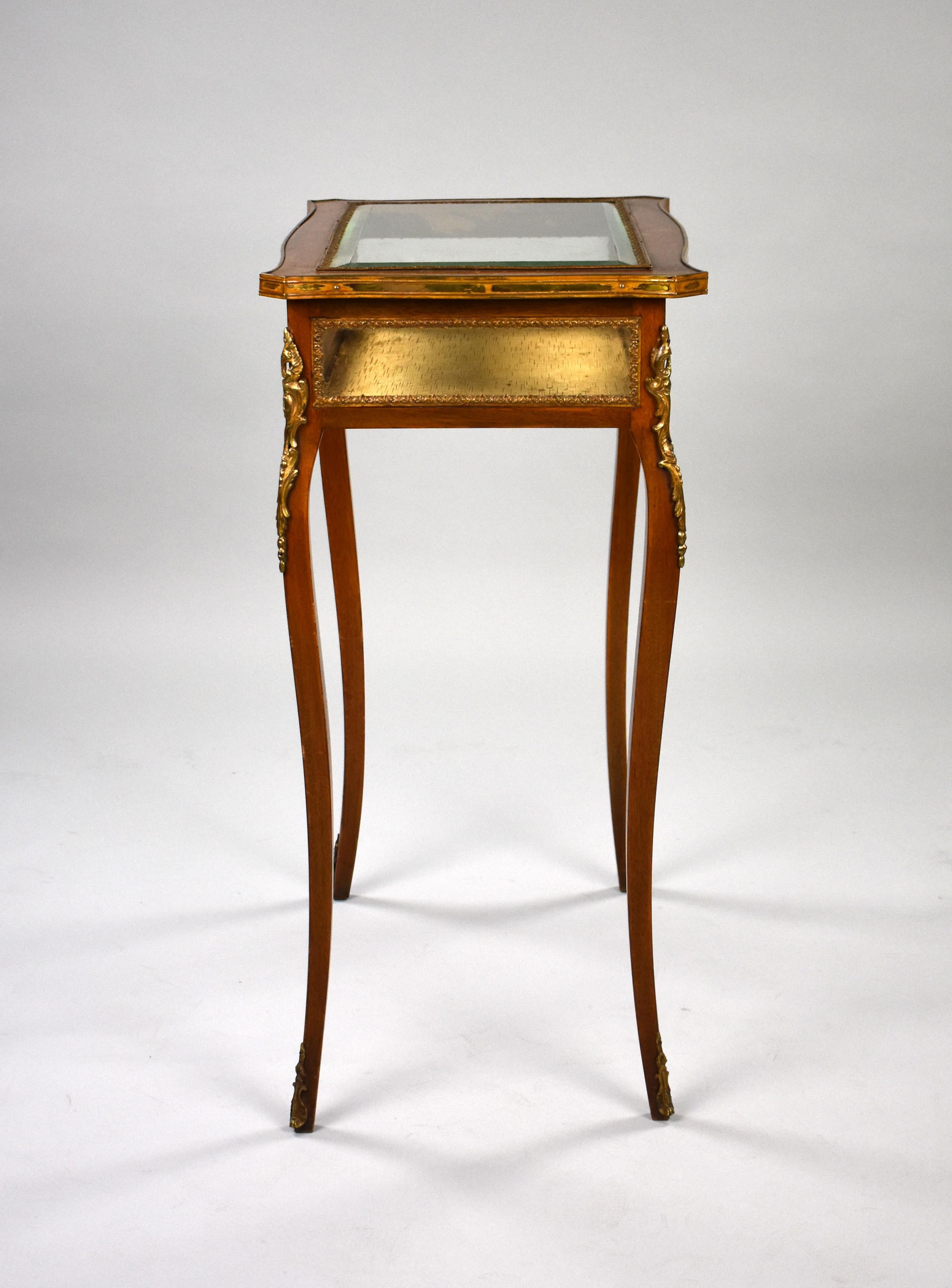 19th Century French Bijouterie Table For Sale 1