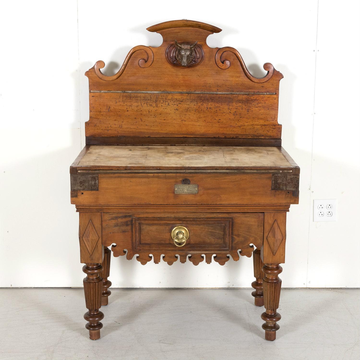 A fabulous, authentic 19th century French billot de boucher or butcher block, circa 1890s, handcrafted of mixed woods including maple by Trussant & Cie in Sainte-Livrade sur Lot for a boucherie in Lyon, having a shaped and removable backsplash with