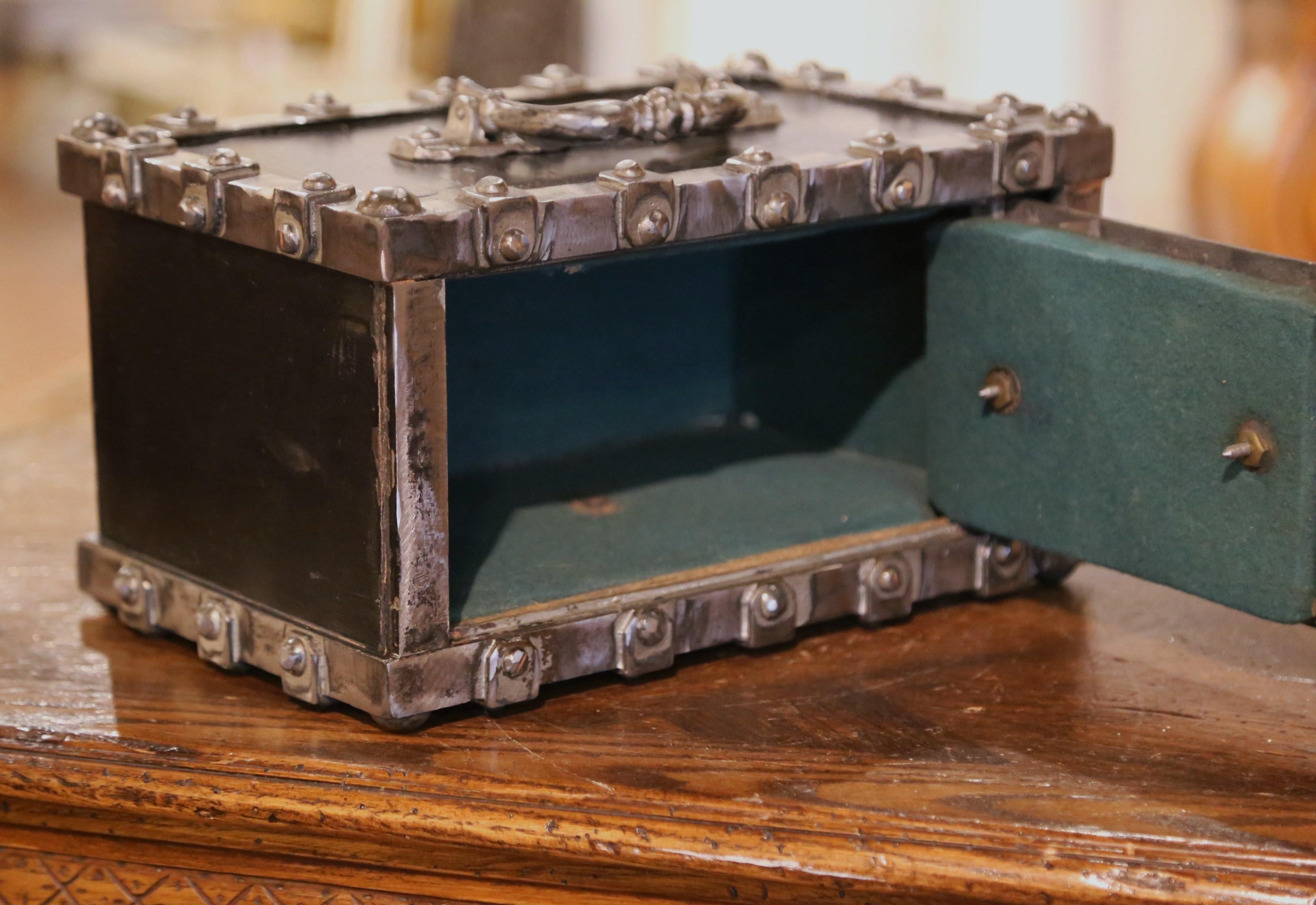 Französischer Hobnail Safe aus Bauche aus schwarzem und silbernem Gusseisen, 19. Jahrhundert im Zustand „Hervorragend“ im Angebot in Dallas, TX