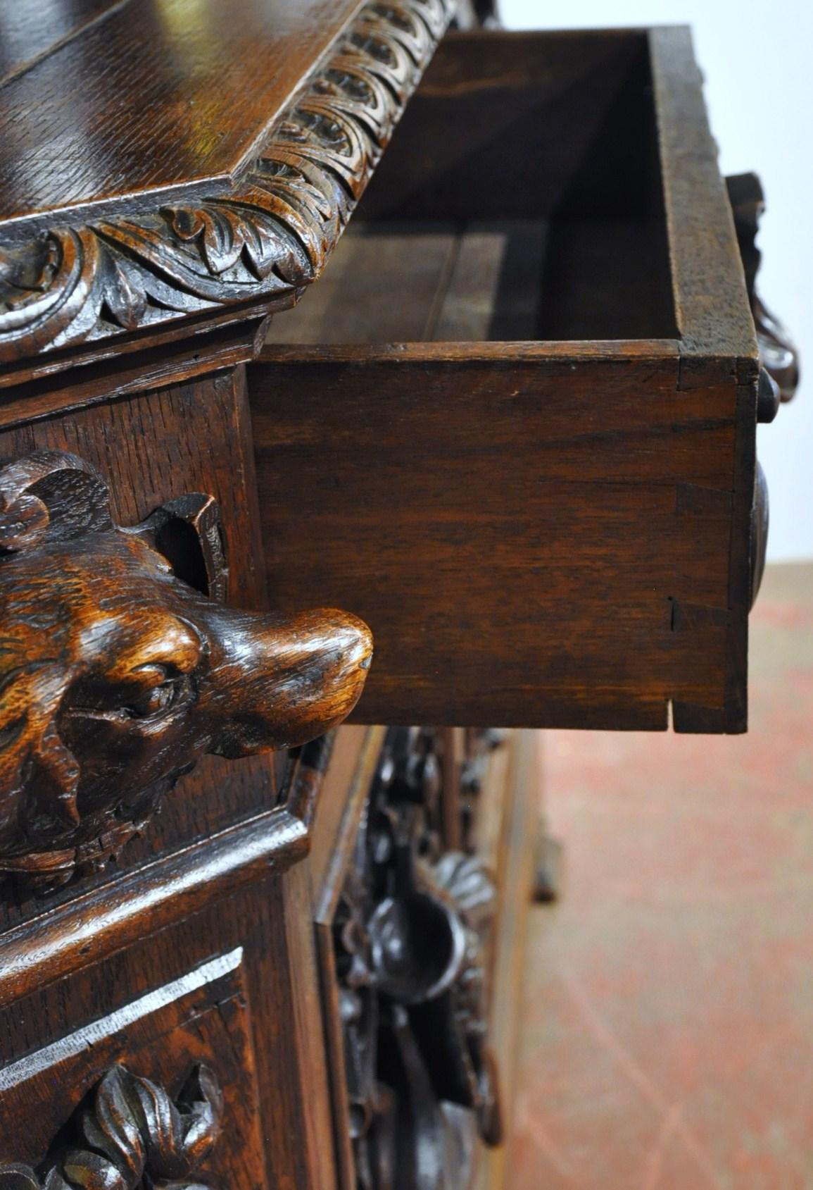 19th Century French Black Forest Carved Oak Display Buffet with Hunt Motifs 3