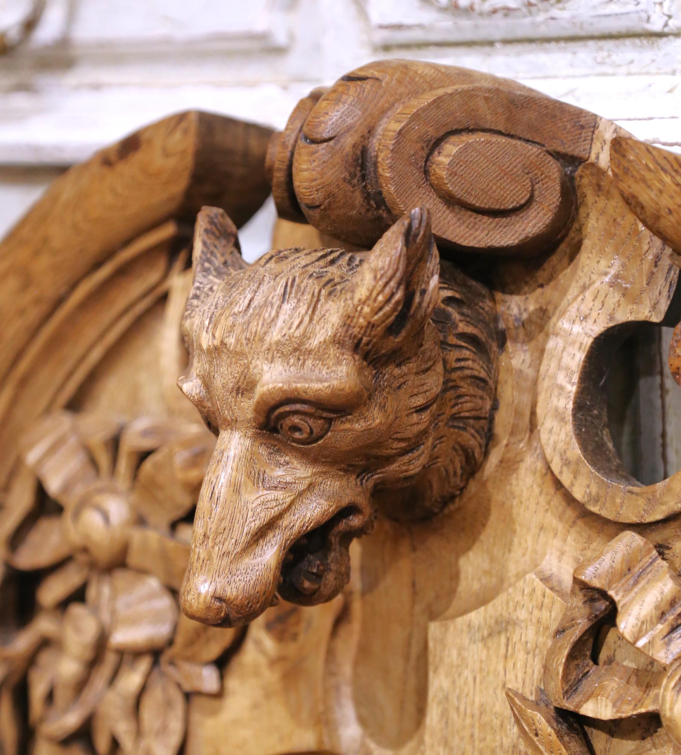 Placa de pared de caza francesa del siglo XIX tallada en roble de la Selva Negra con espejo Bosque negro en venta