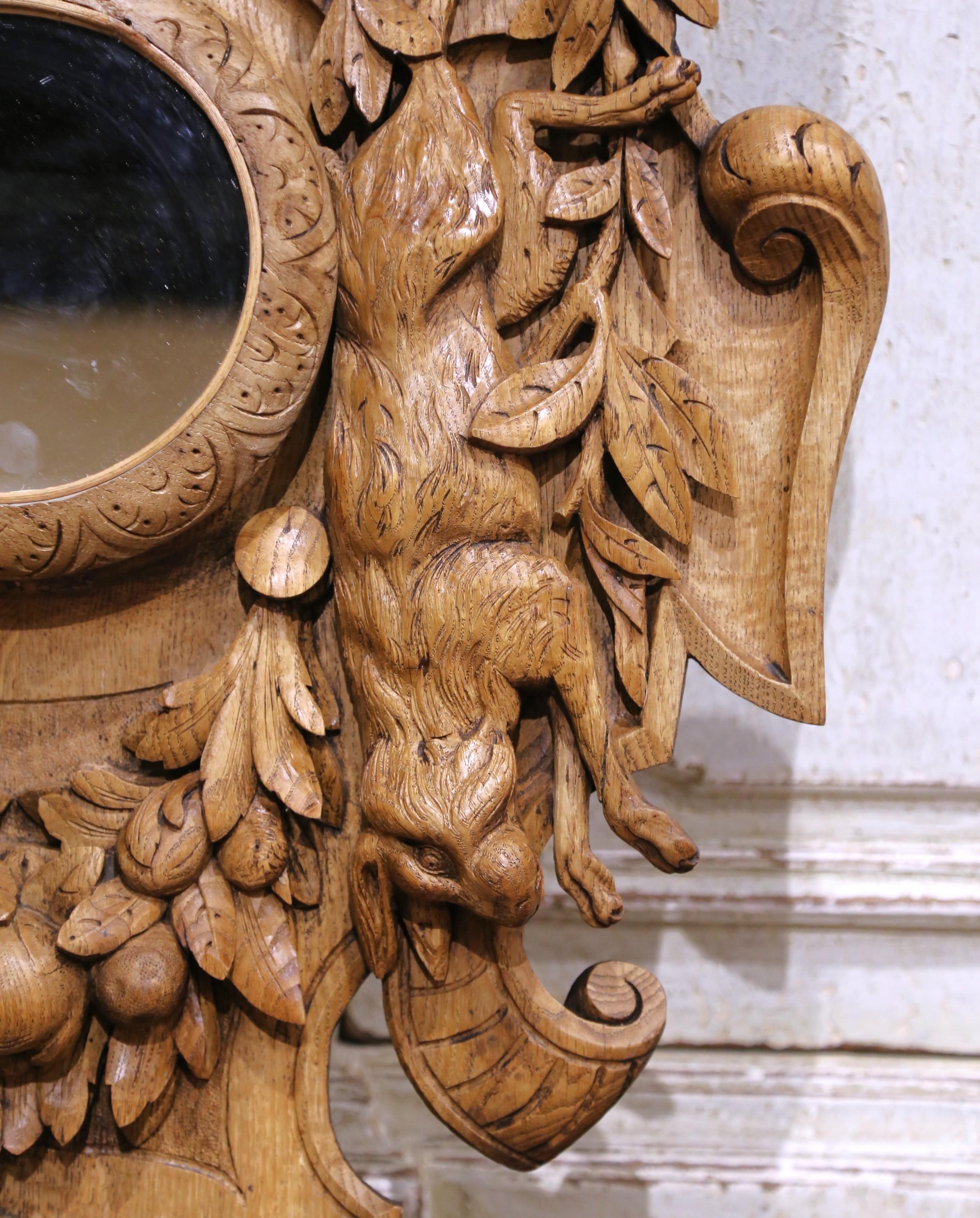 Placa de pared de caza francesa del siglo XIX tallada en roble de la Selva Negra con espejo en Excelente estado para la venta en Dallas, TX