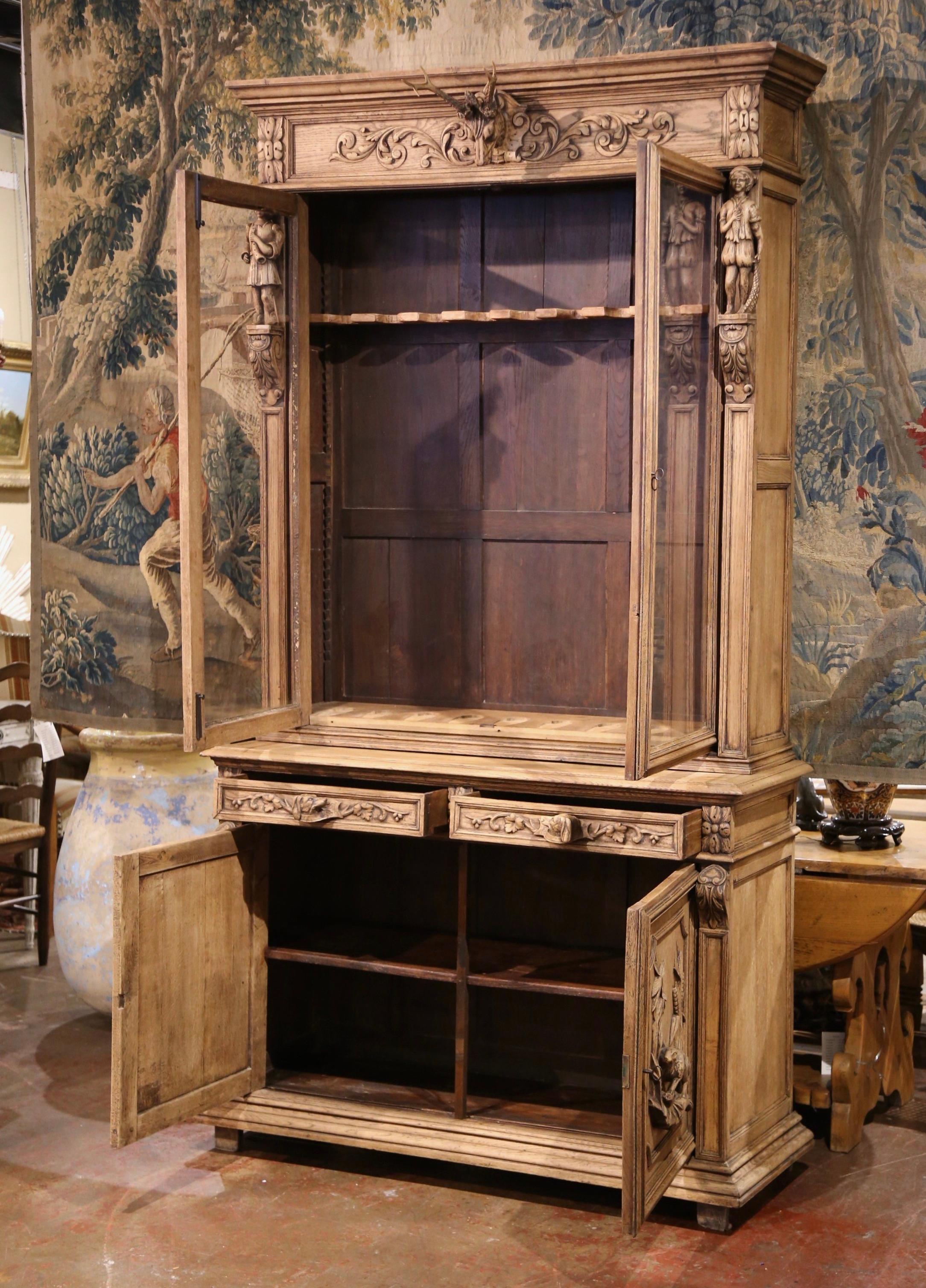 19th Century French Black Forest Carved Oak Nine-Gun Cabinet with Hunt Motifs 7