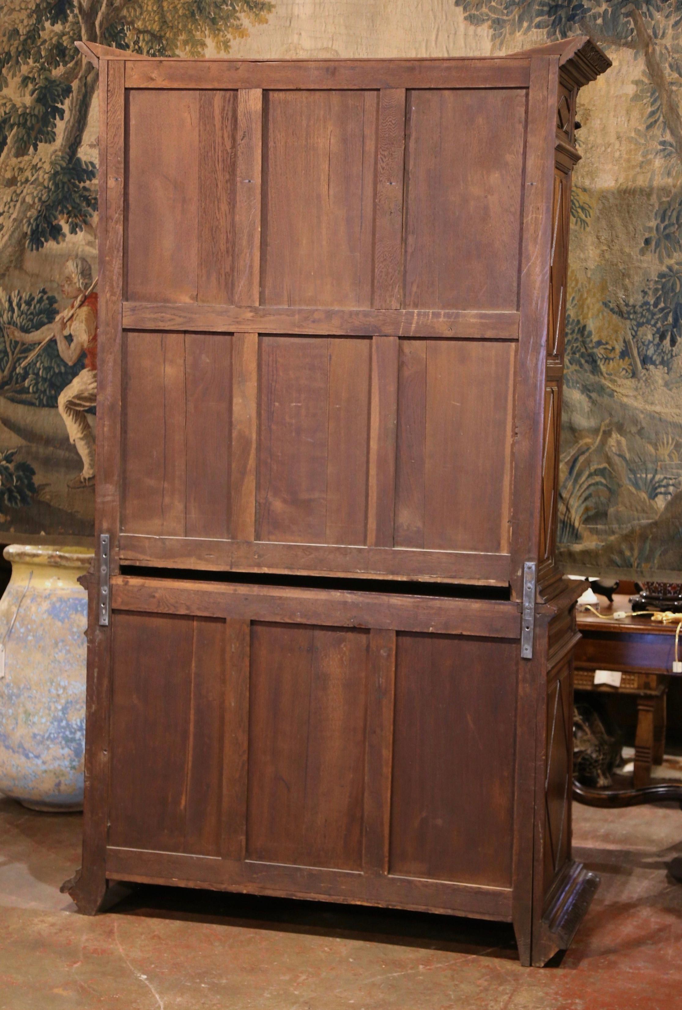 19th Century French Black Forest Carved Oak Nine-Gun Cabinet with Hunt Motifs 7