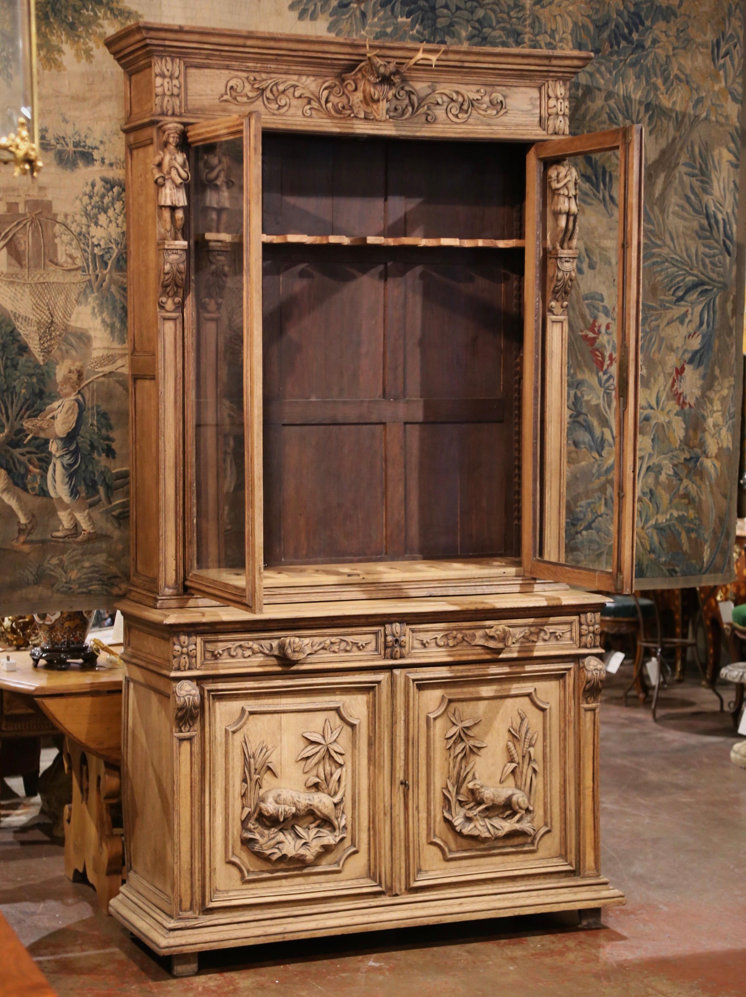 19th Century French Black Forest Carved Oak Nine-Gun Cabinet with Hunt Motifs 11