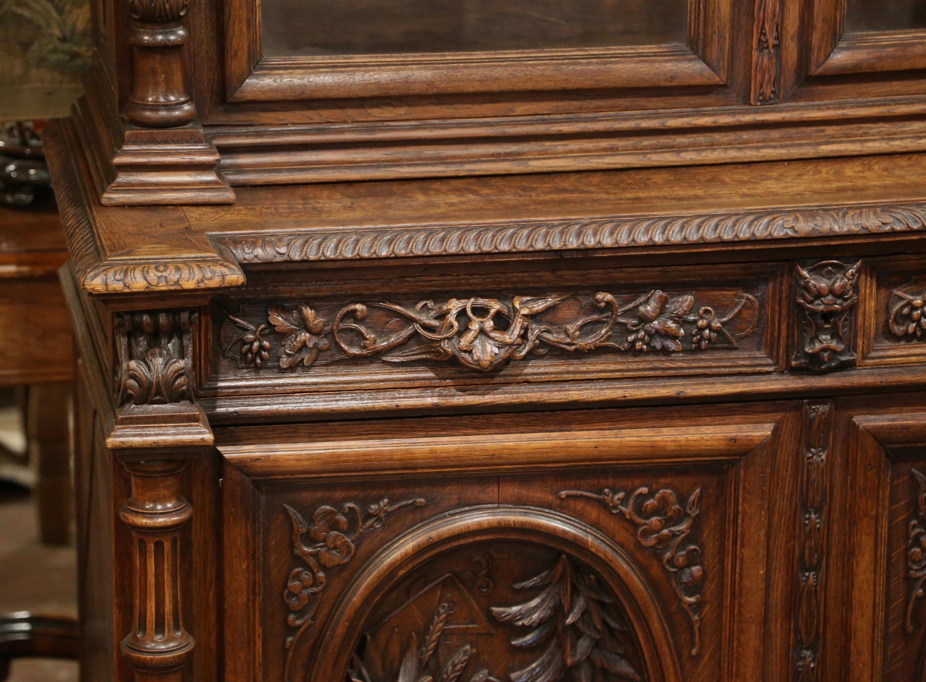 19th Century French Black Forest Carved Oak Nine-Gun Cabinet with Hunt Motifs In Excellent Condition In Dallas, TX