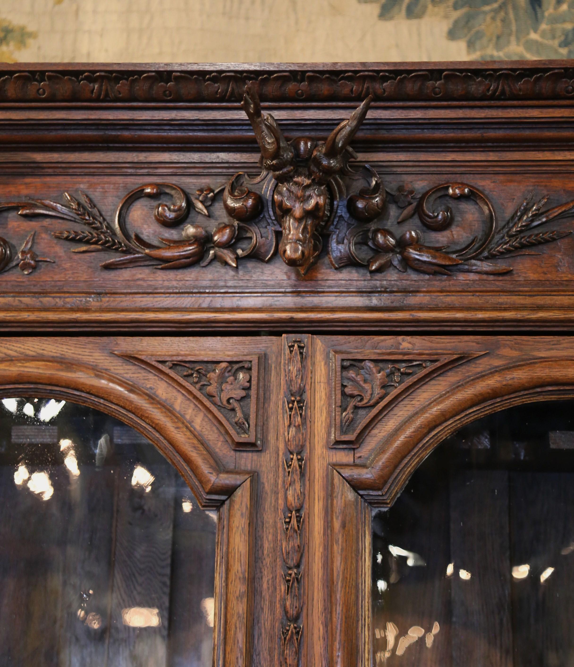 19th Century French Black Forest Carved Oak Nine-Gun Cabinet with Hunt Motifs 2