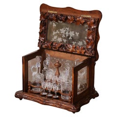 Boîte à liqueur complète de la Forêt Noire française du 19ème siècle en noyer sculpté et verre