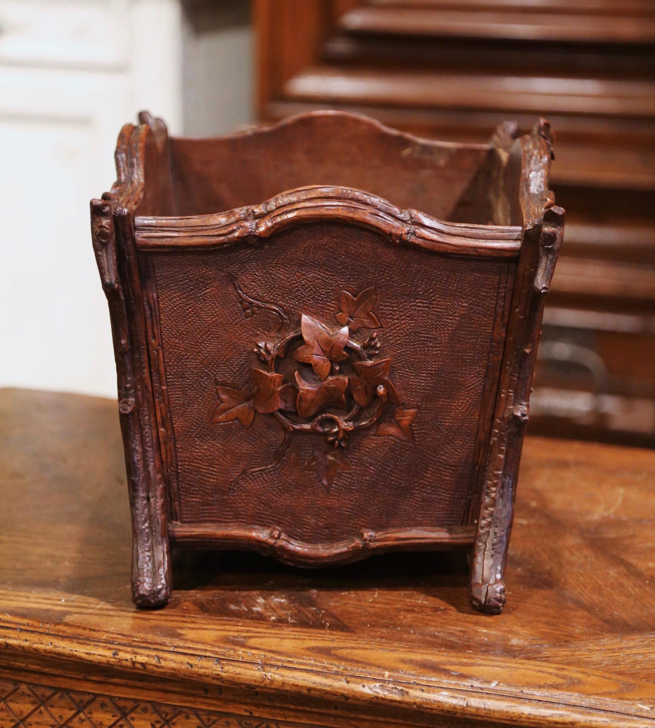 19th Century French Black Forest Carved Walnut and Porcelain Jardinière For Sale 6