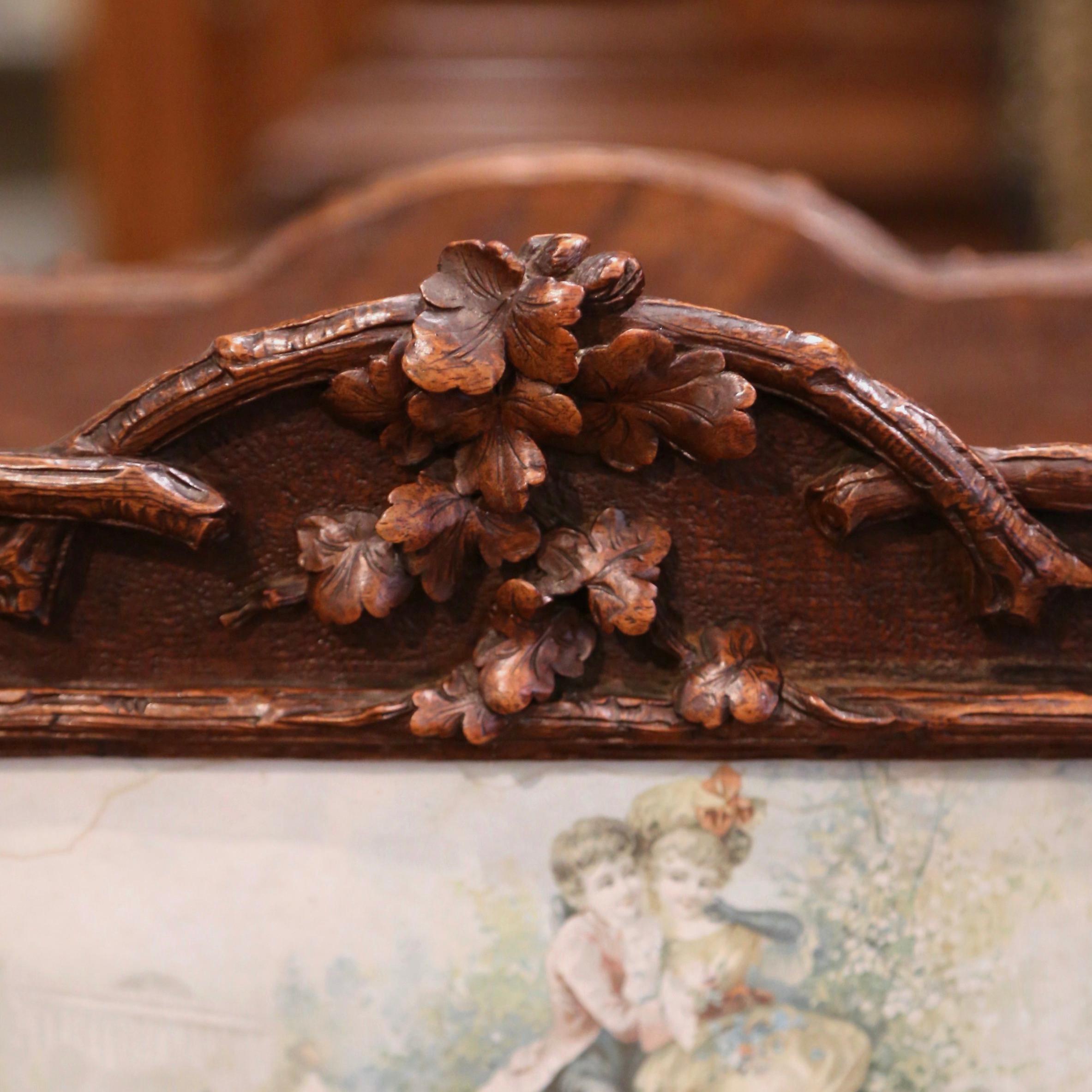 Französische Jardinière aus geschnitztem Walnussholz und Porzellan aus dem 19. Jahrhundert im Zustand „Gut“ im Angebot in Dallas, TX