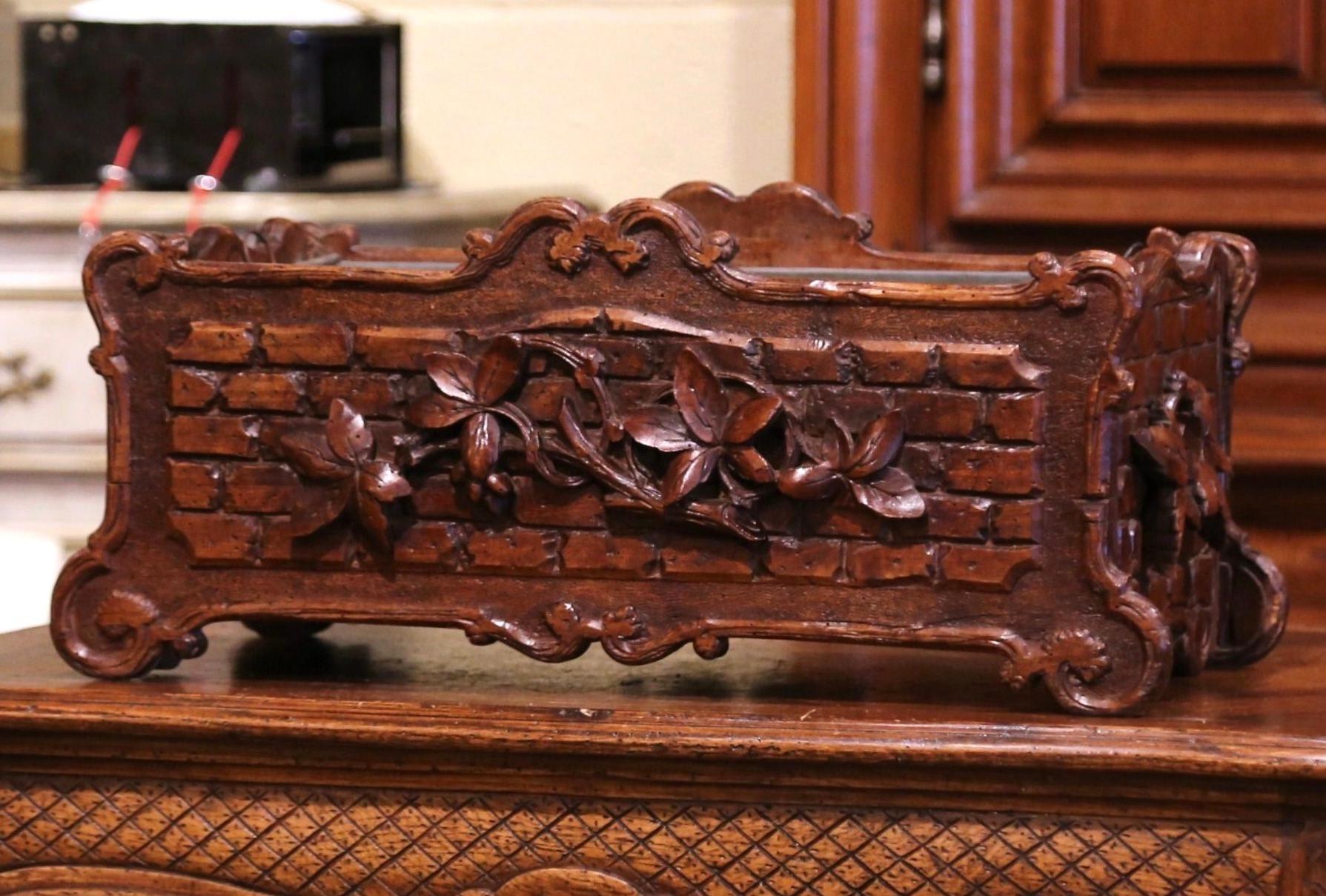 19th Century French Black Forest Carved Walnut Jardiniere with Floral Motif In Good Condition In Dallas, TX