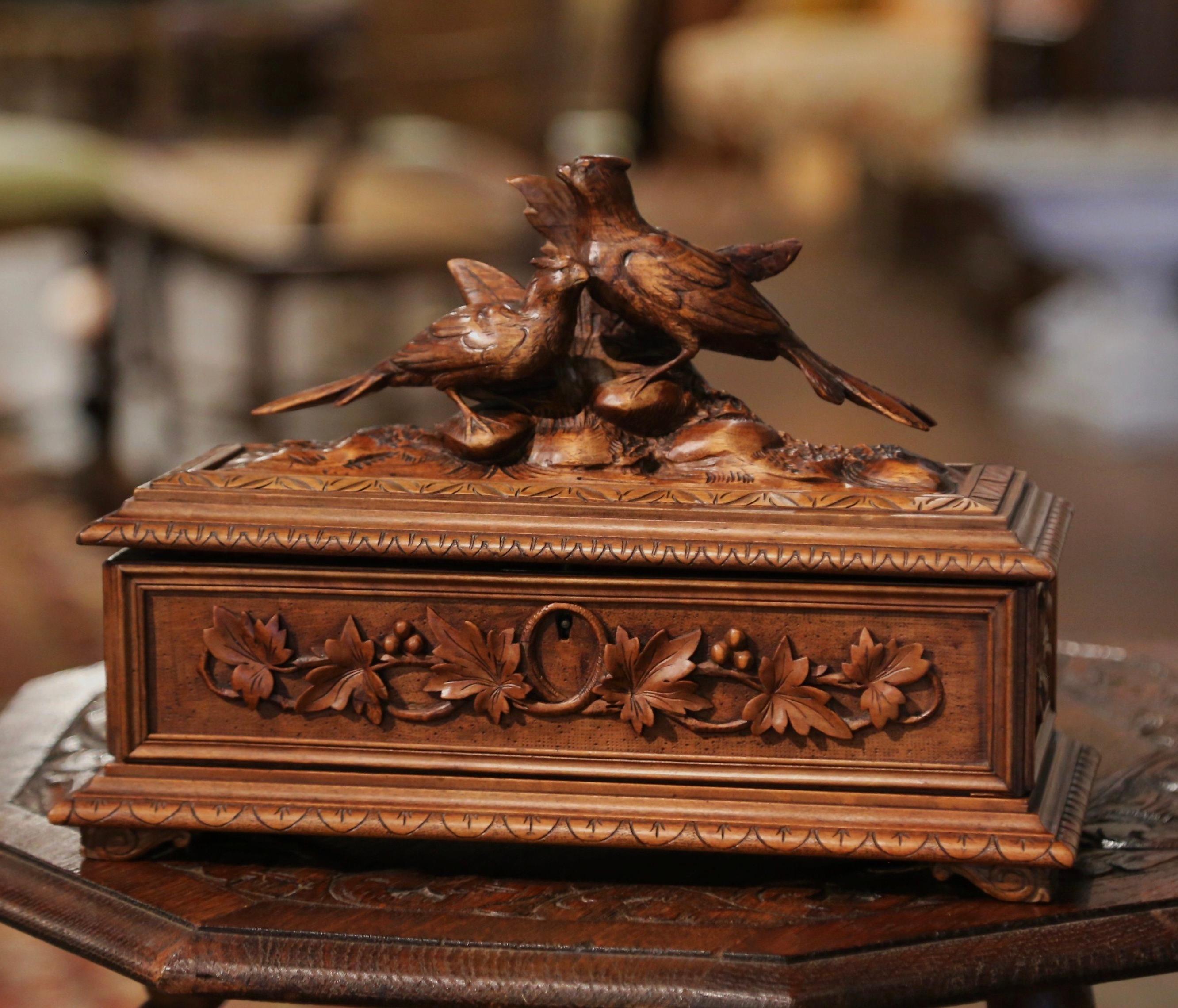 19th Century French Black Forest Carved Walnut Jewelry Box with Bird Motifs In Excellent Condition In Dallas, TX
